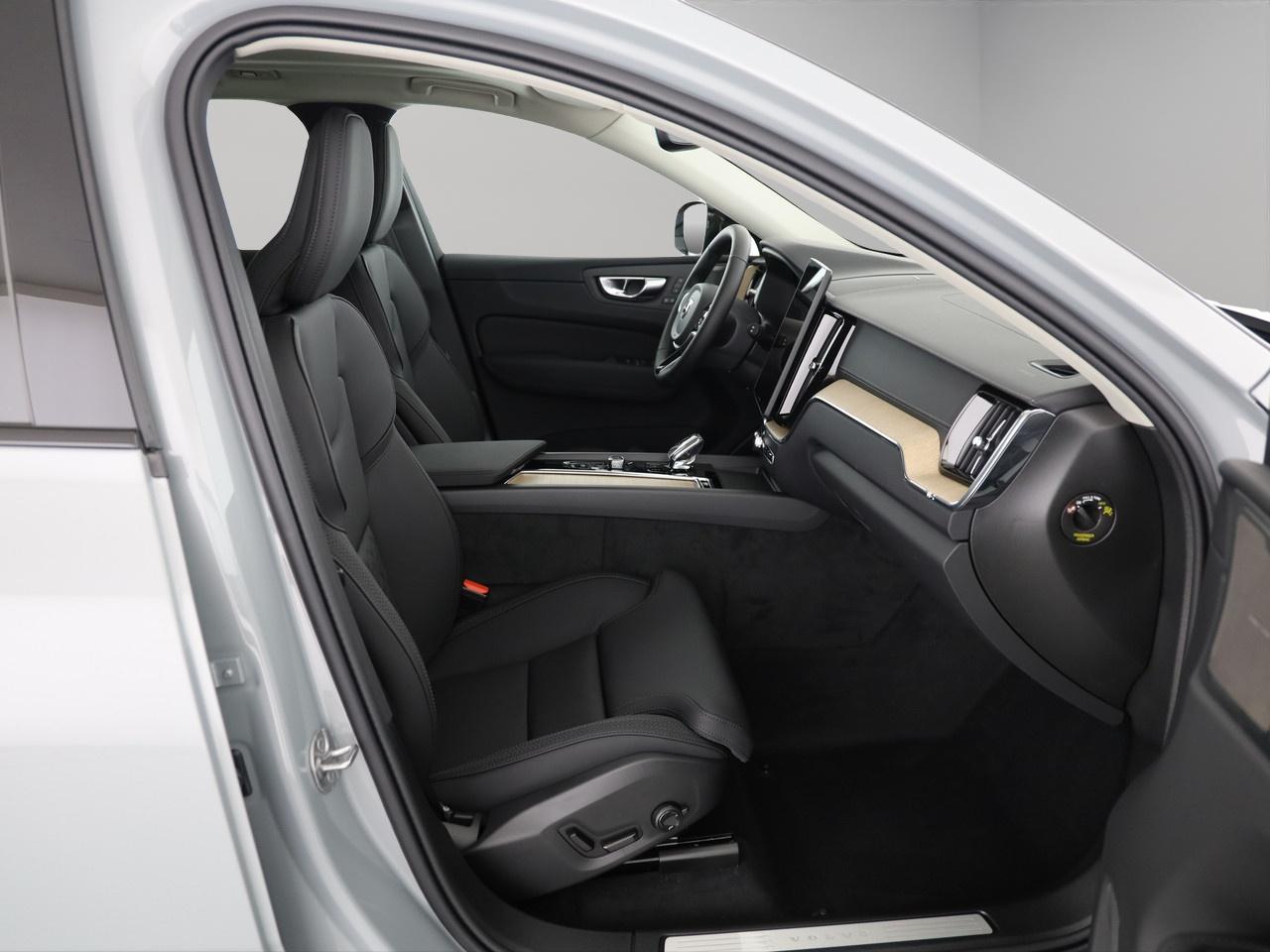 VOLVO XC60 2.0 T6 TE Ultra Dark eAWD-image-5