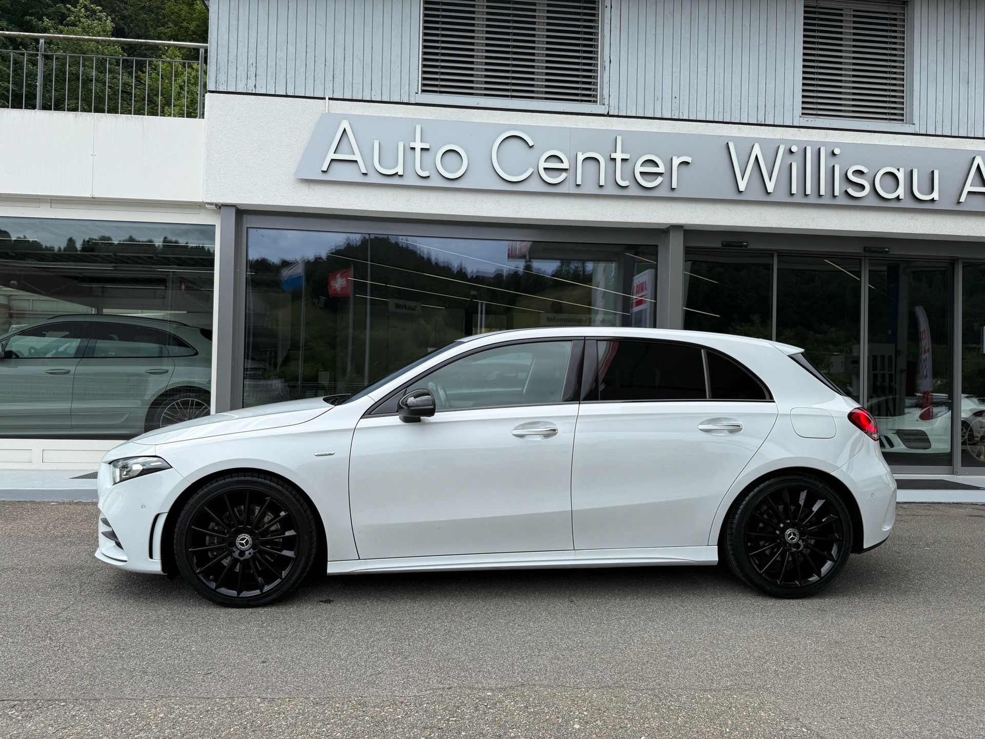 MERCEDES-BENZ A 220 AMG Line 7G-DCT 4Matic Edition 1-image-3