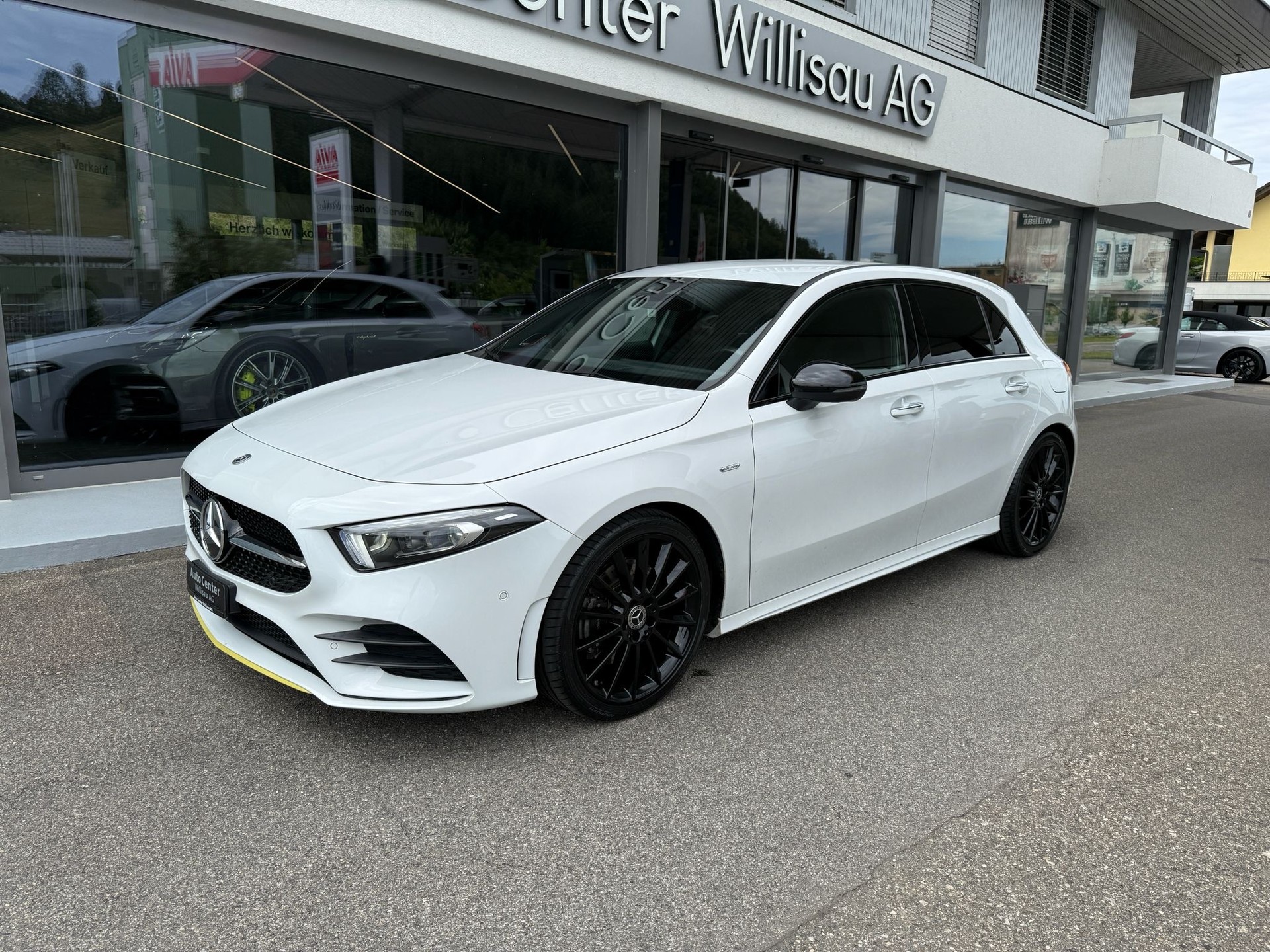 MERCEDES-BENZ A 220 AMG Line 7G-DCT 4Matic Edition 1-image-0