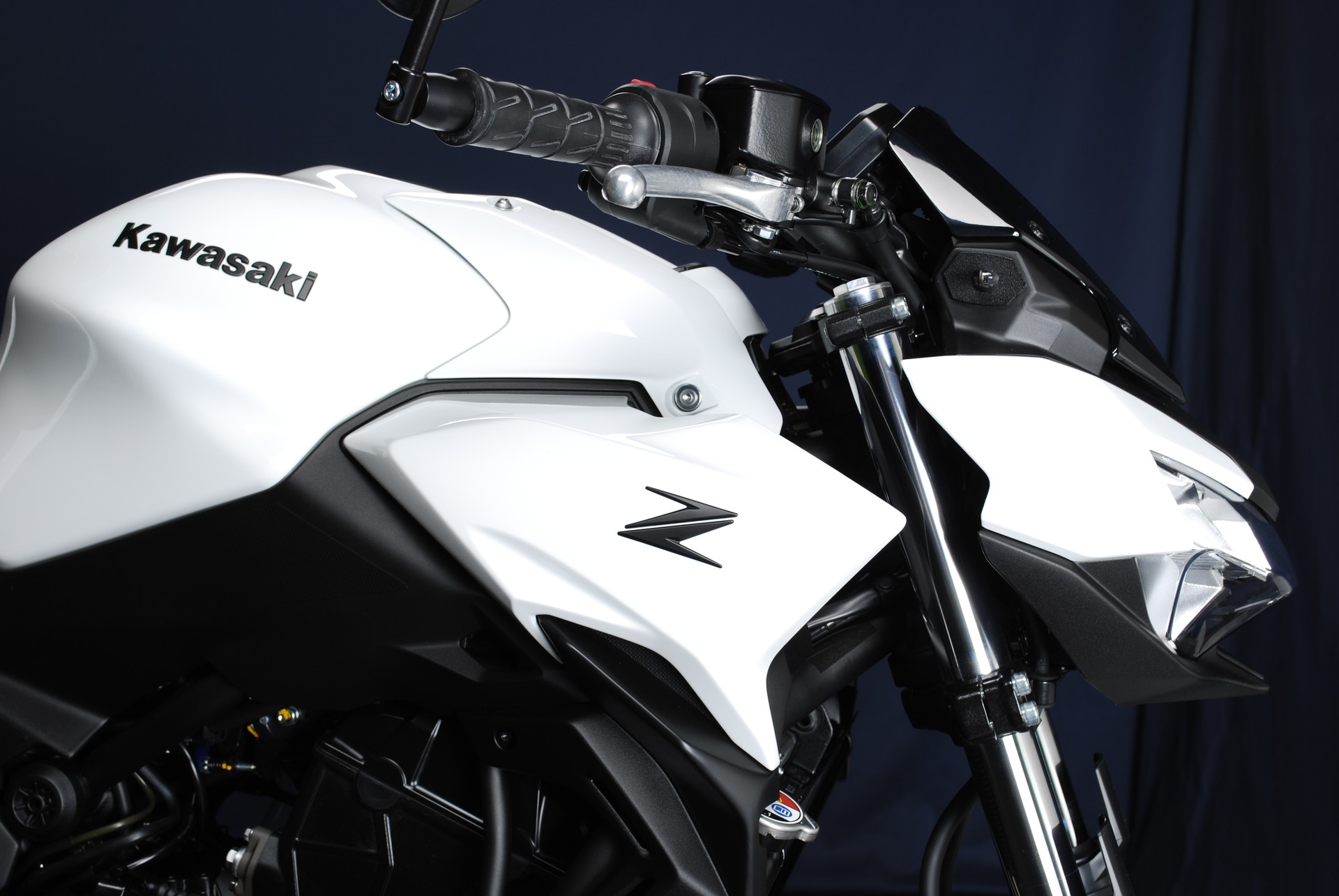 KAWASAKI Z 650 MY25 (50 kW) - Speziallackierung-image-5