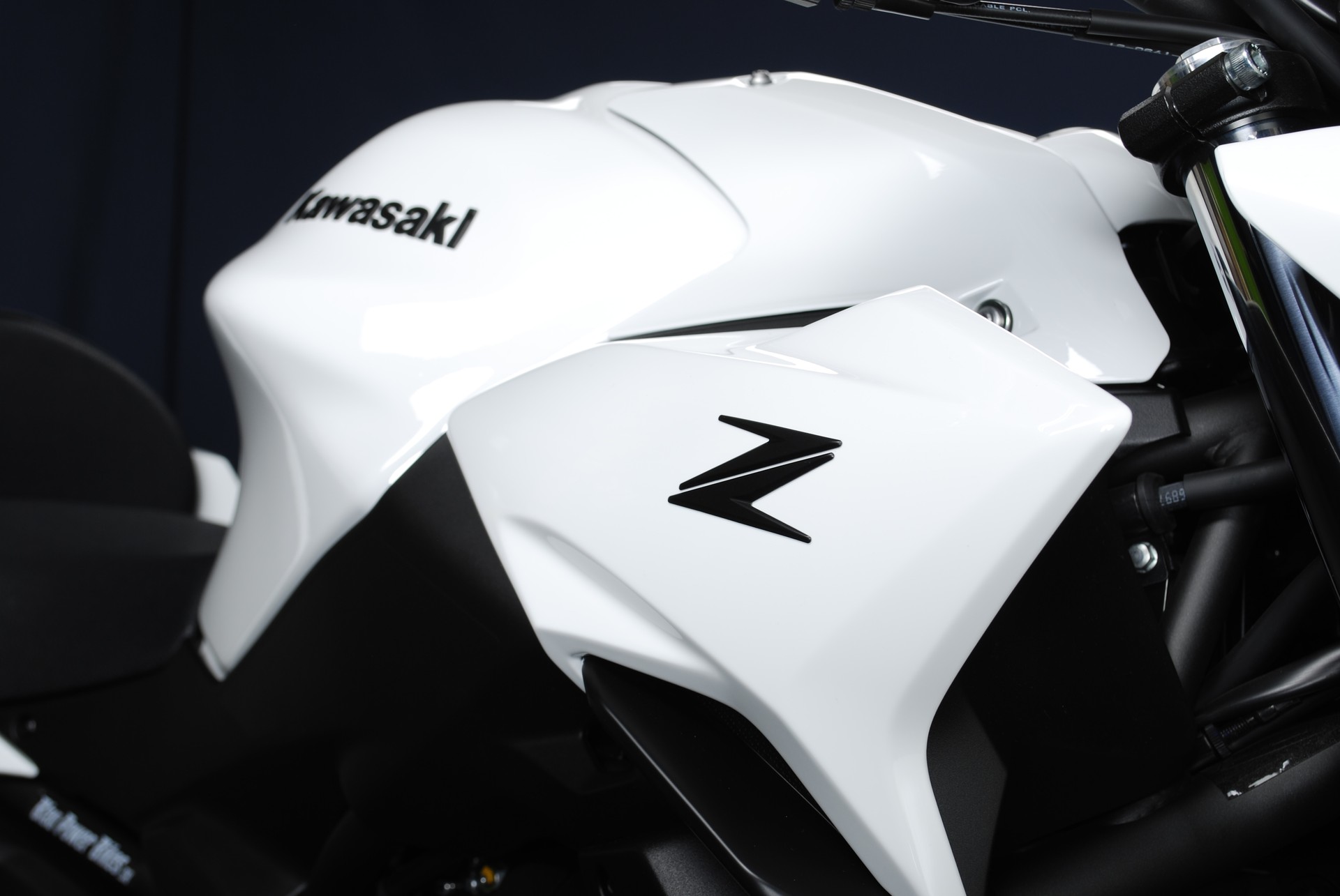 KAWASAKI Z 650 MY25 (50 kW) - Speziallackierung-image-6