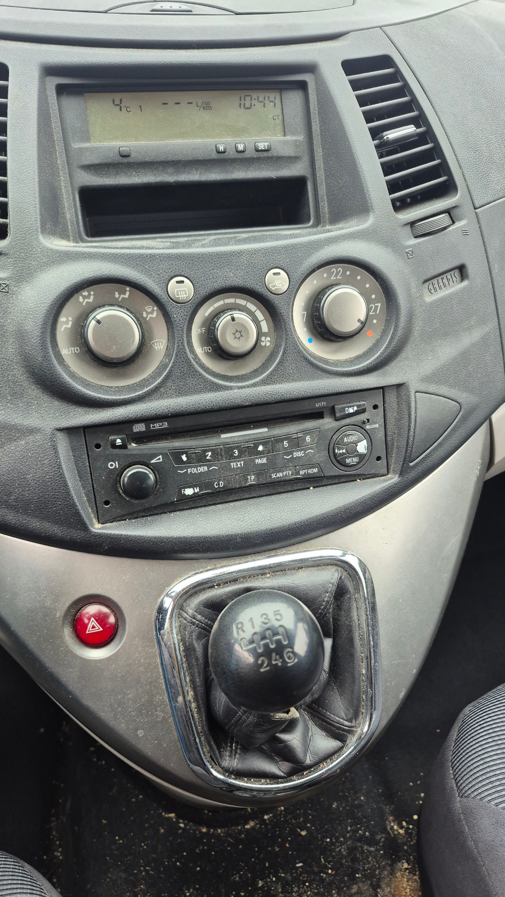 MITSUBISHI Grandis 2.0 16V DID Intense-image-9