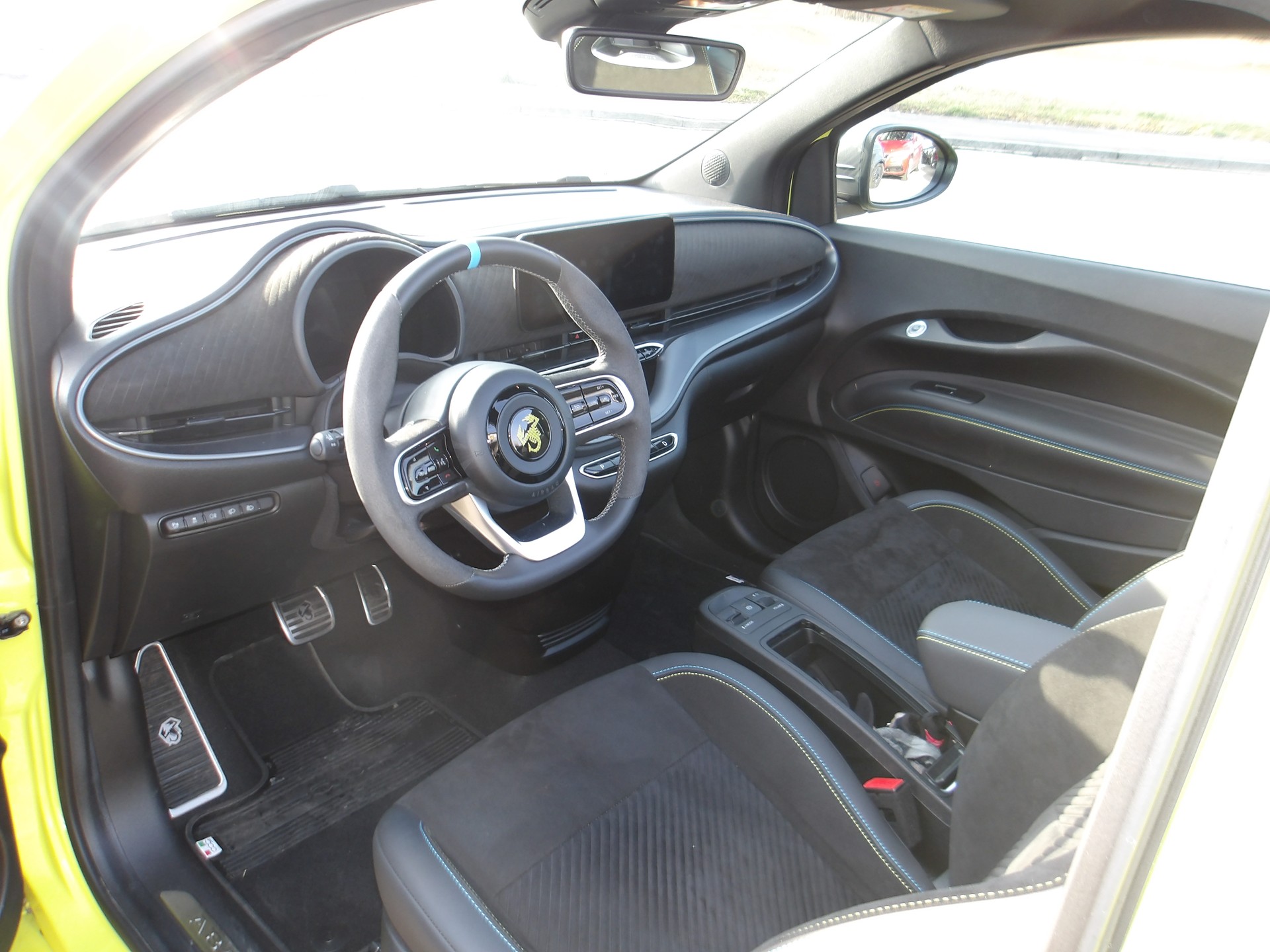 FIAT Abarth Cabrio 500e Scorpionissima-image-10