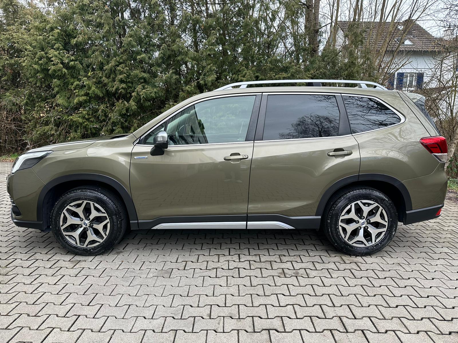 SUBARU Forester 2.0i e-Boxer Swiss Plus Lineartronic-image-1