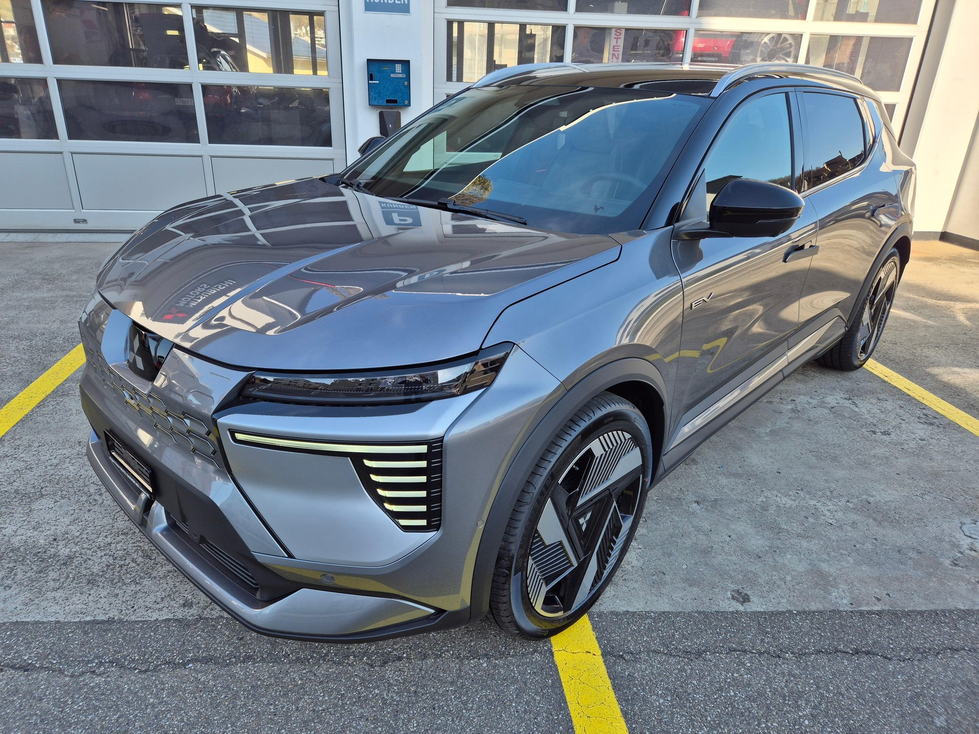 MITSUBISHI Eclipse Cross Intense+-showroom-element-3
