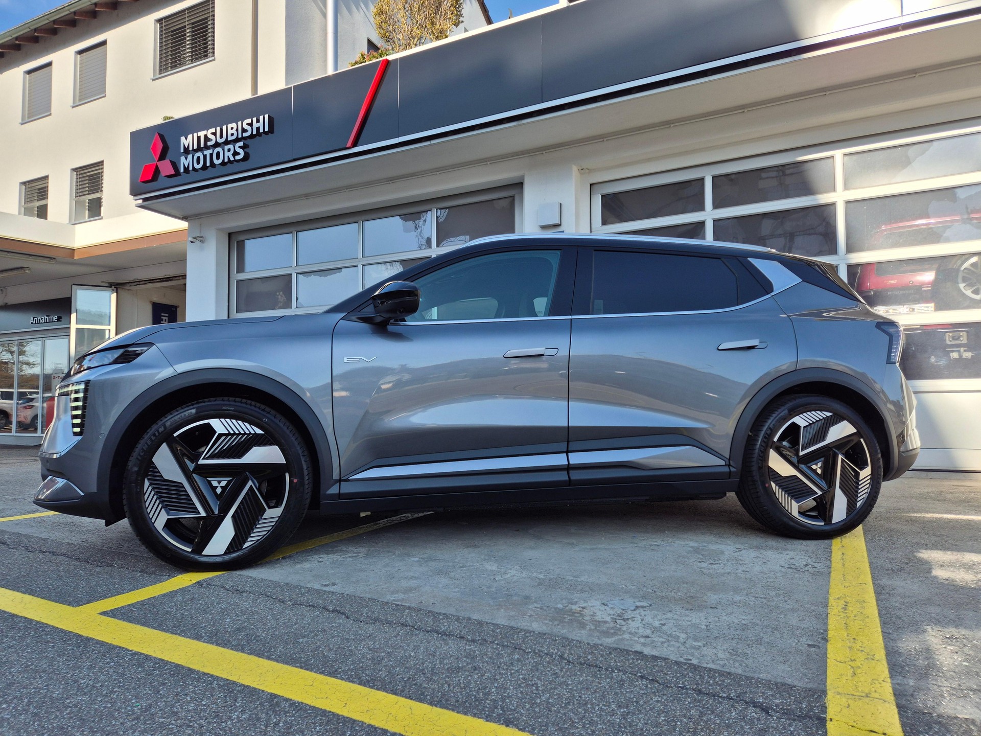 MITSUBISHI Eclipse Cross Intense+-showroom-element-1