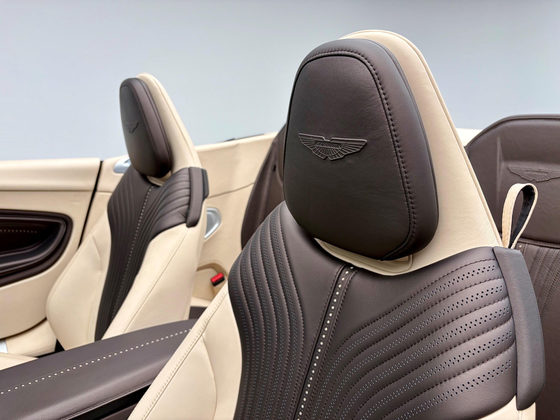 ASTON MARTIN DB11 Volante 4.0 V8 Bi-Turbo-image-9