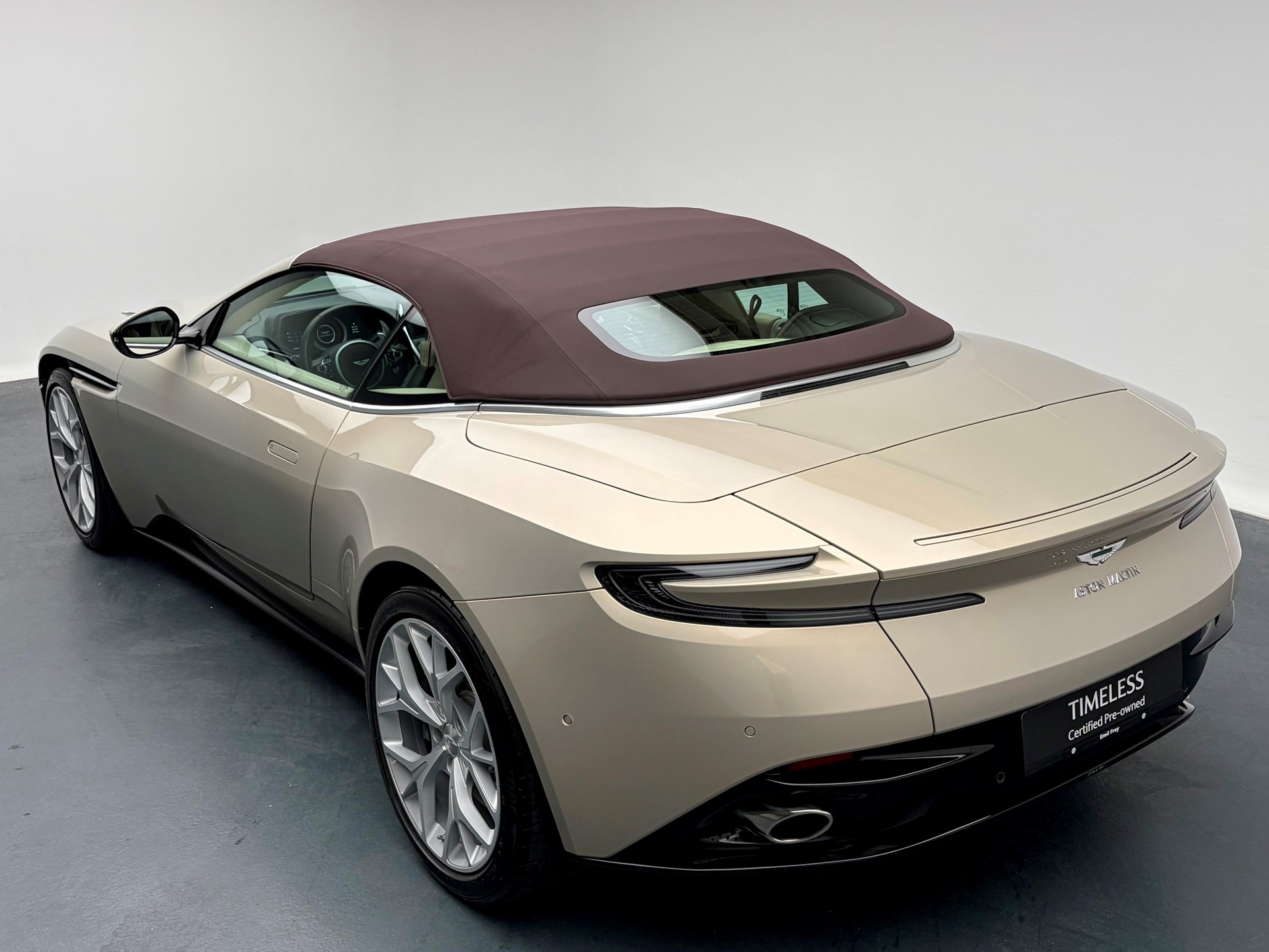 ASTON MARTIN DB11 Volante 4.0 V8 Bi-Turbo-image-24