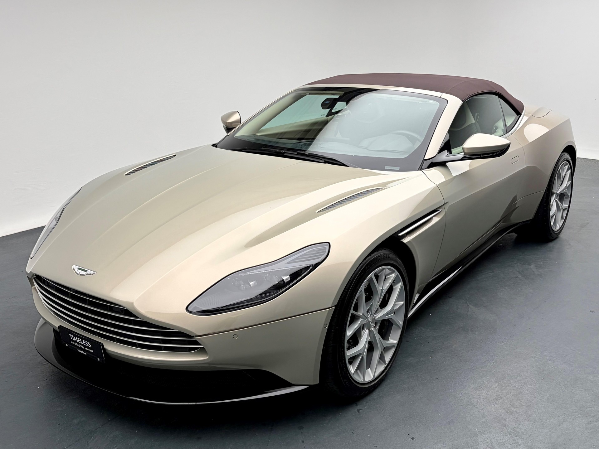ASTON MARTIN DB11 Volante 4.0 V8 Bi-Turbo-image-22