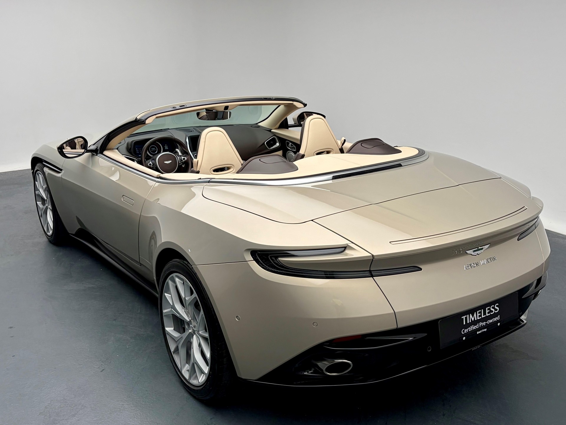 ASTON MARTIN DB11 Volante 4.0 V8 Bi-Turbo-showroom-element-1