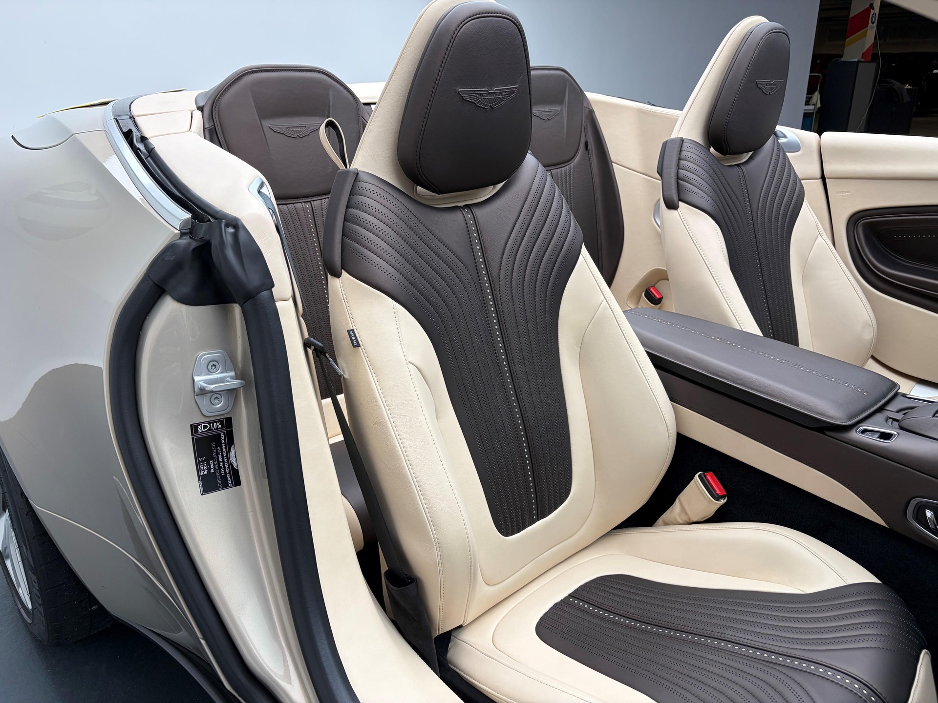 ASTON MARTIN DB11 Volante 4.0 V8 Bi-Turbo-image-11
