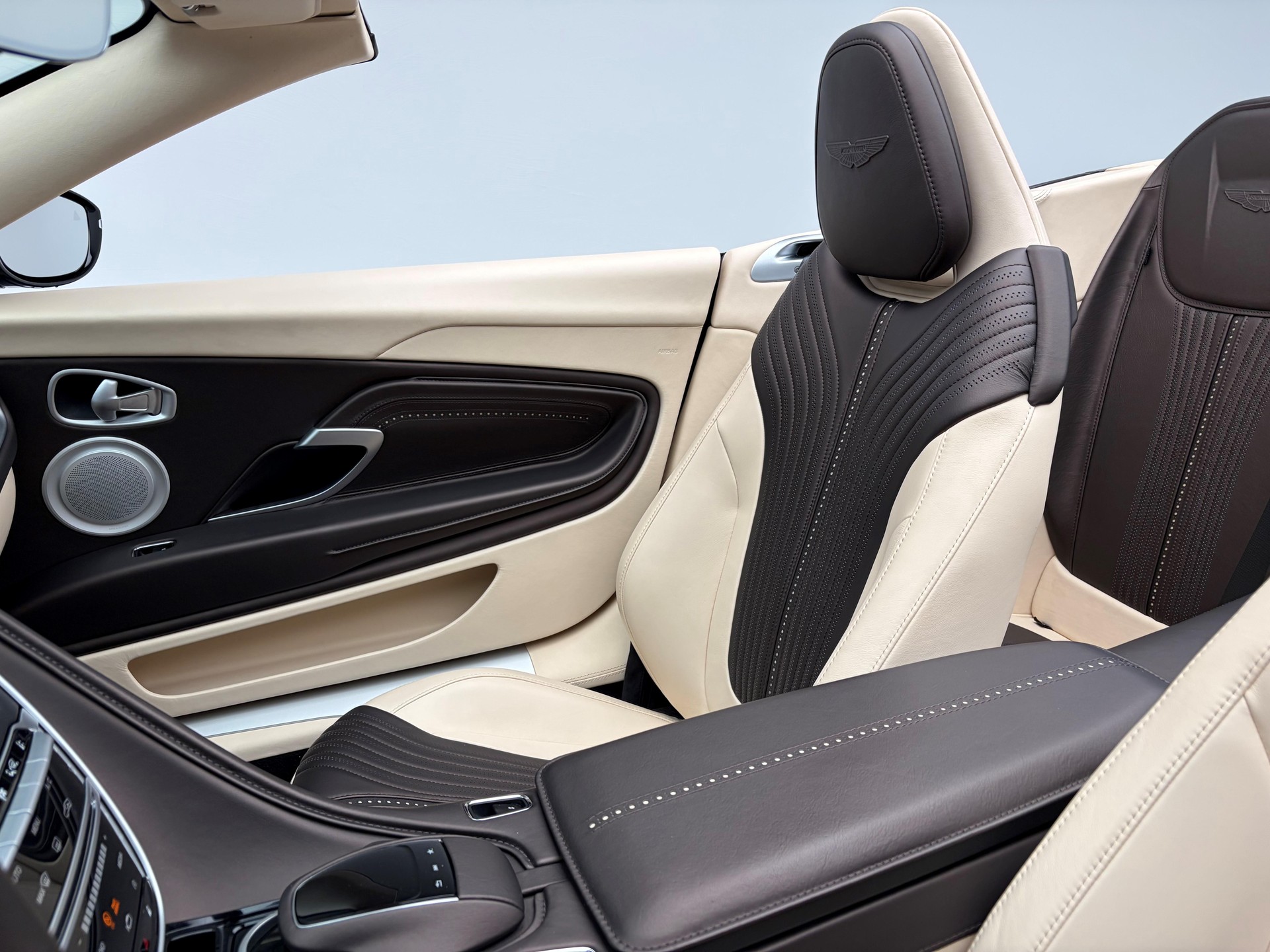ASTON MARTIN DB11 Volante 4.0 V8 Bi-Turbo-image-8
