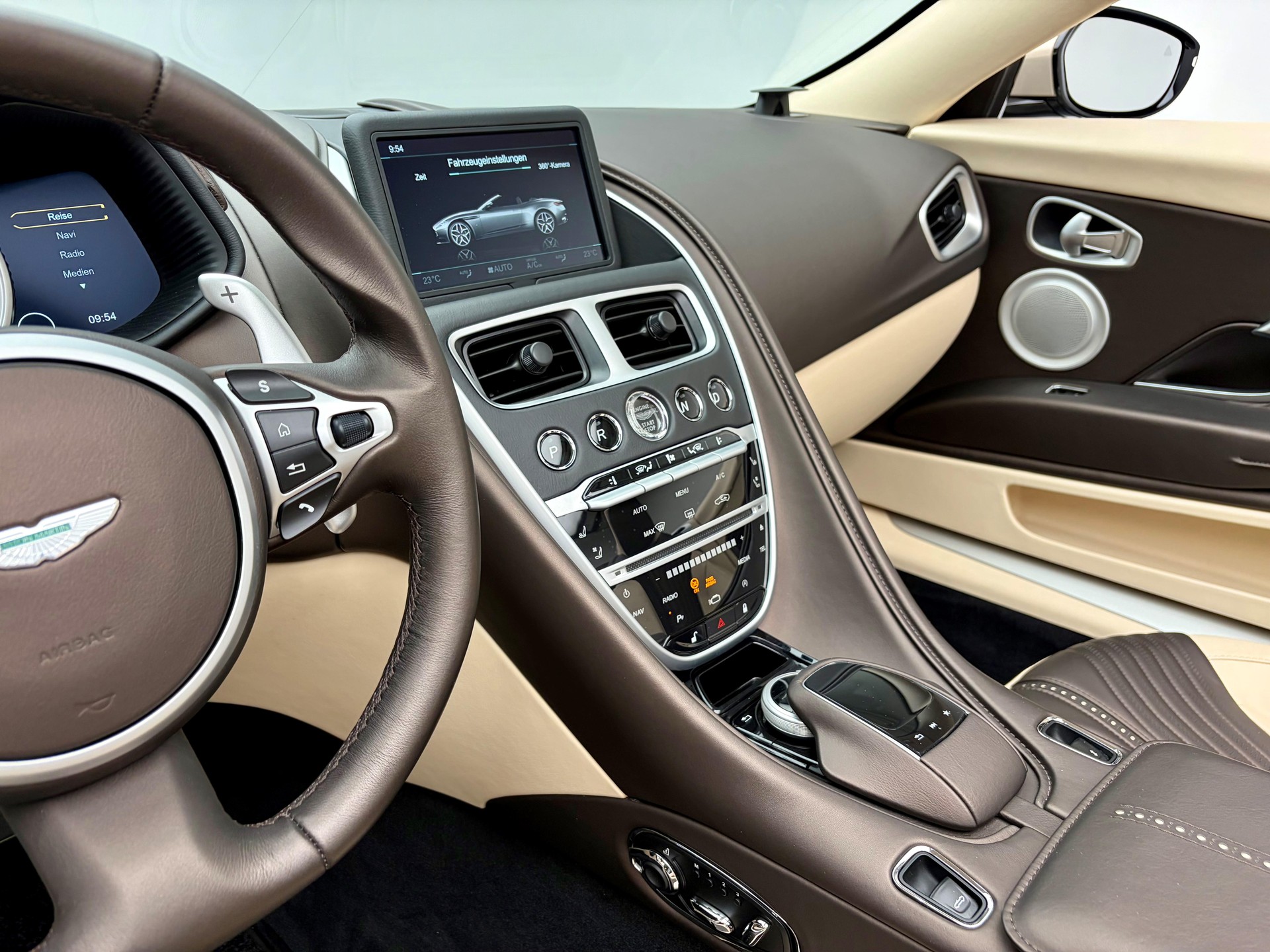 ASTON MARTIN DB11 Volante 4.0 V8 Bi-Turbo-image-6