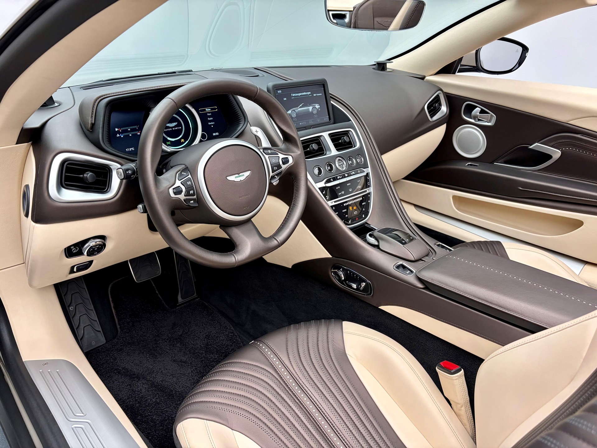 ASTON MARTIN DB11 Volante 4.0 V8 Bi-Turbo-image-3