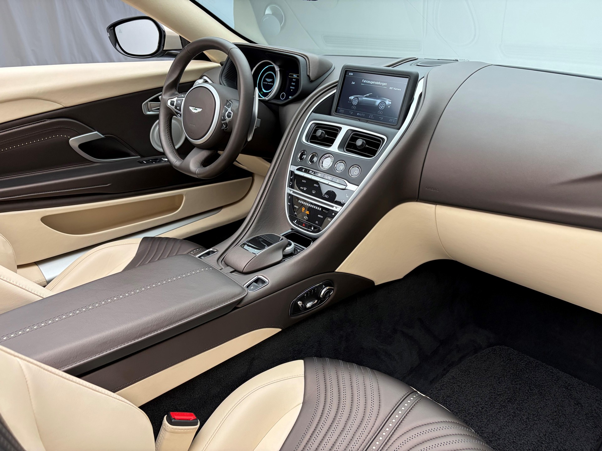 ASTON MARTIN DB11 Volante 4.0 V8 Bi-Turbo-image-10