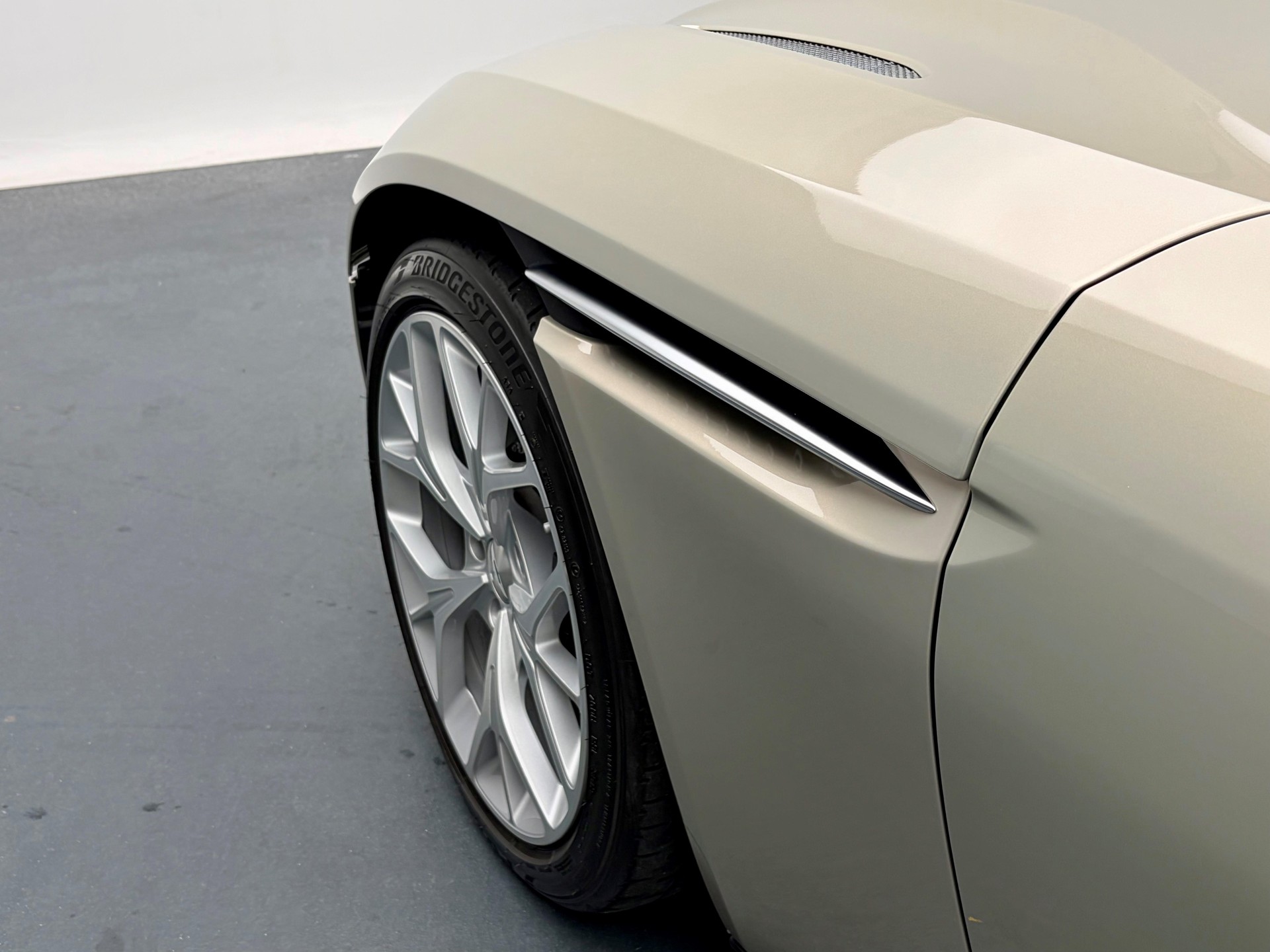 ASTON MARTIN DB11 Volante 4.0 V8 Bi-Turbo-image-19