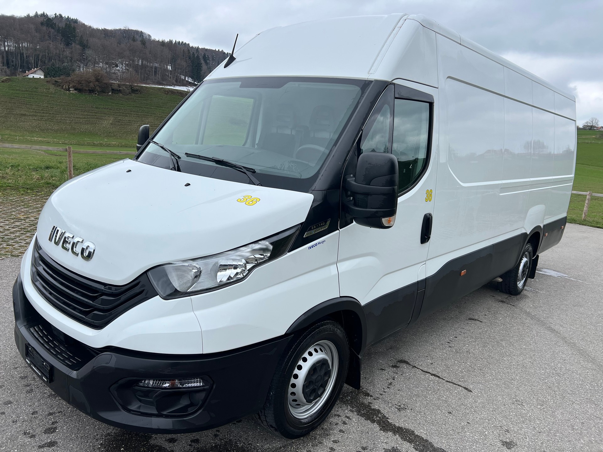 IVECO 35S14HA8V Fourgon 16m3 attelage 3.5t Clima