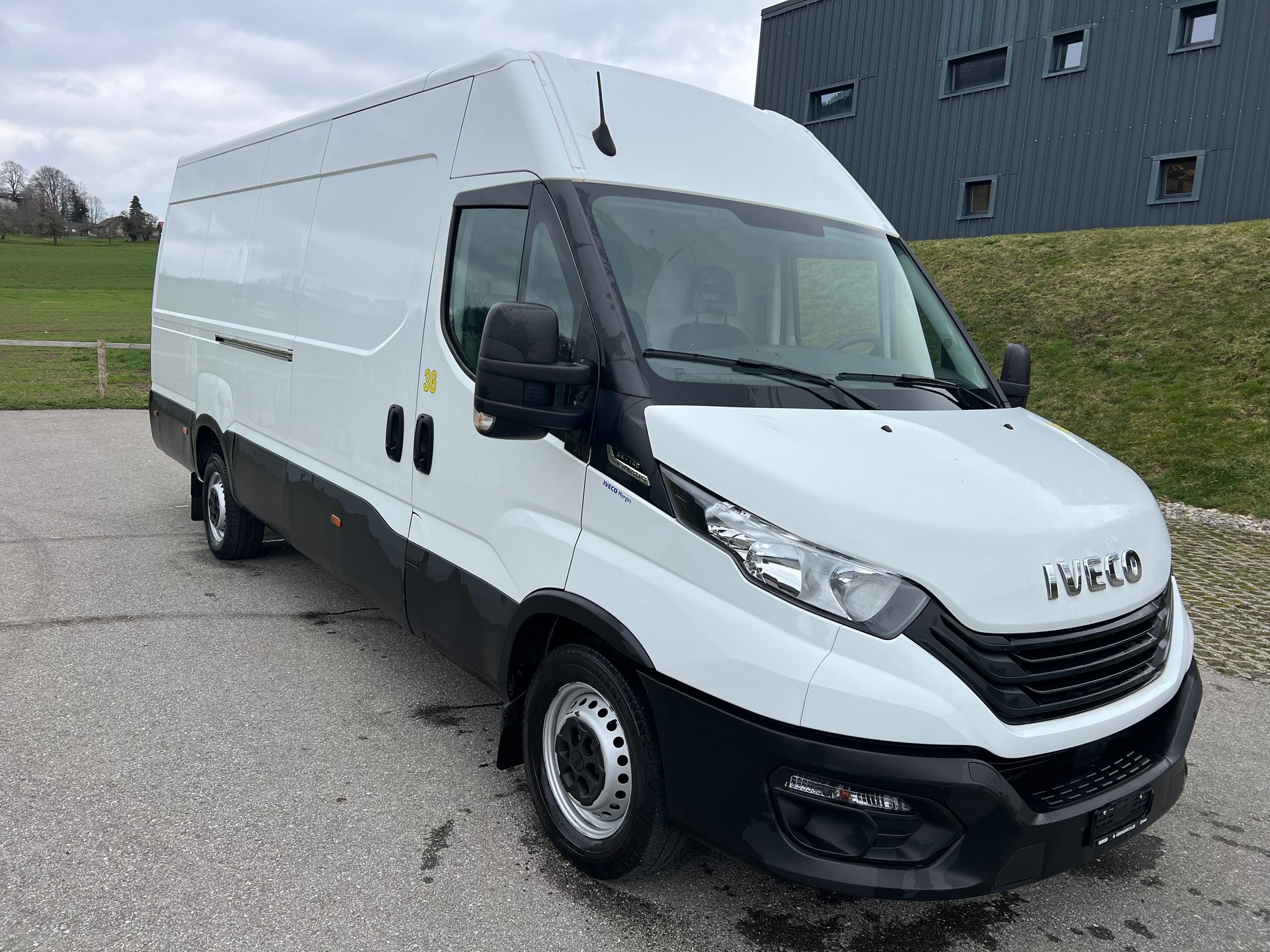 IVECO 35S14HA8V Fourgon 16m3 attelage 3.5t Clima-image-2