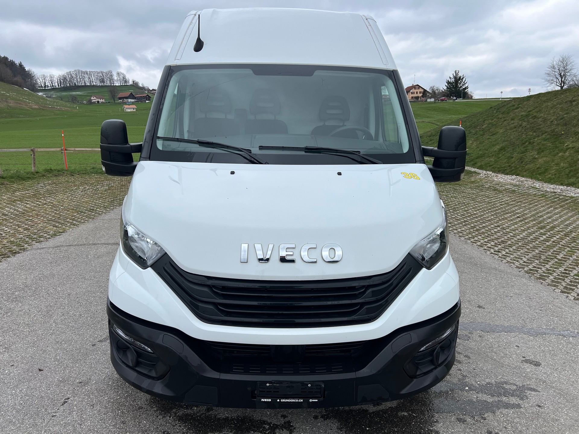 IVECO 35S14HA8V Fourgon 16m3 attelage 3.5t Clima-image-4