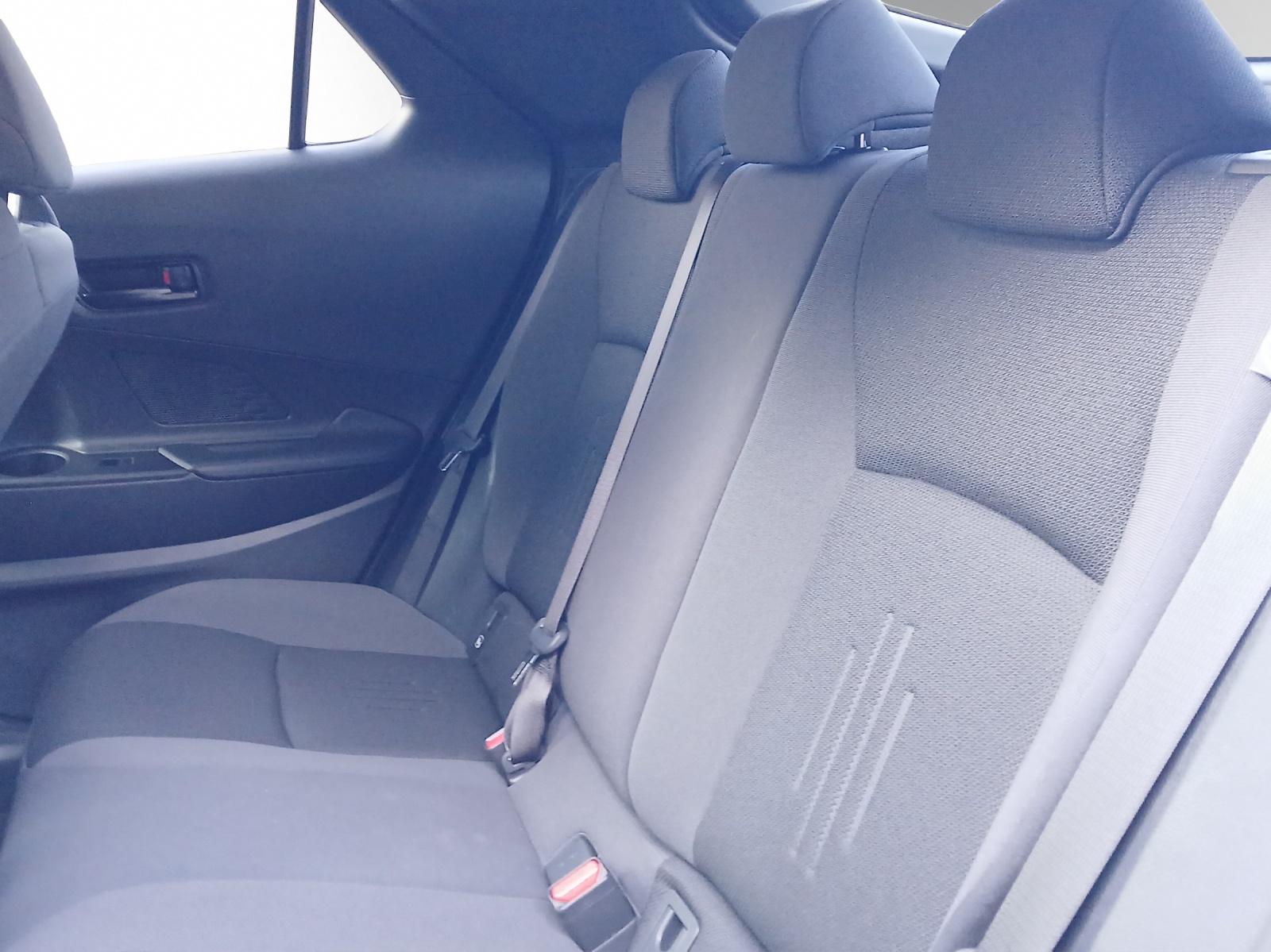 TOYOTA C-HR 2.0 PHEV Swiss Edition-image-8