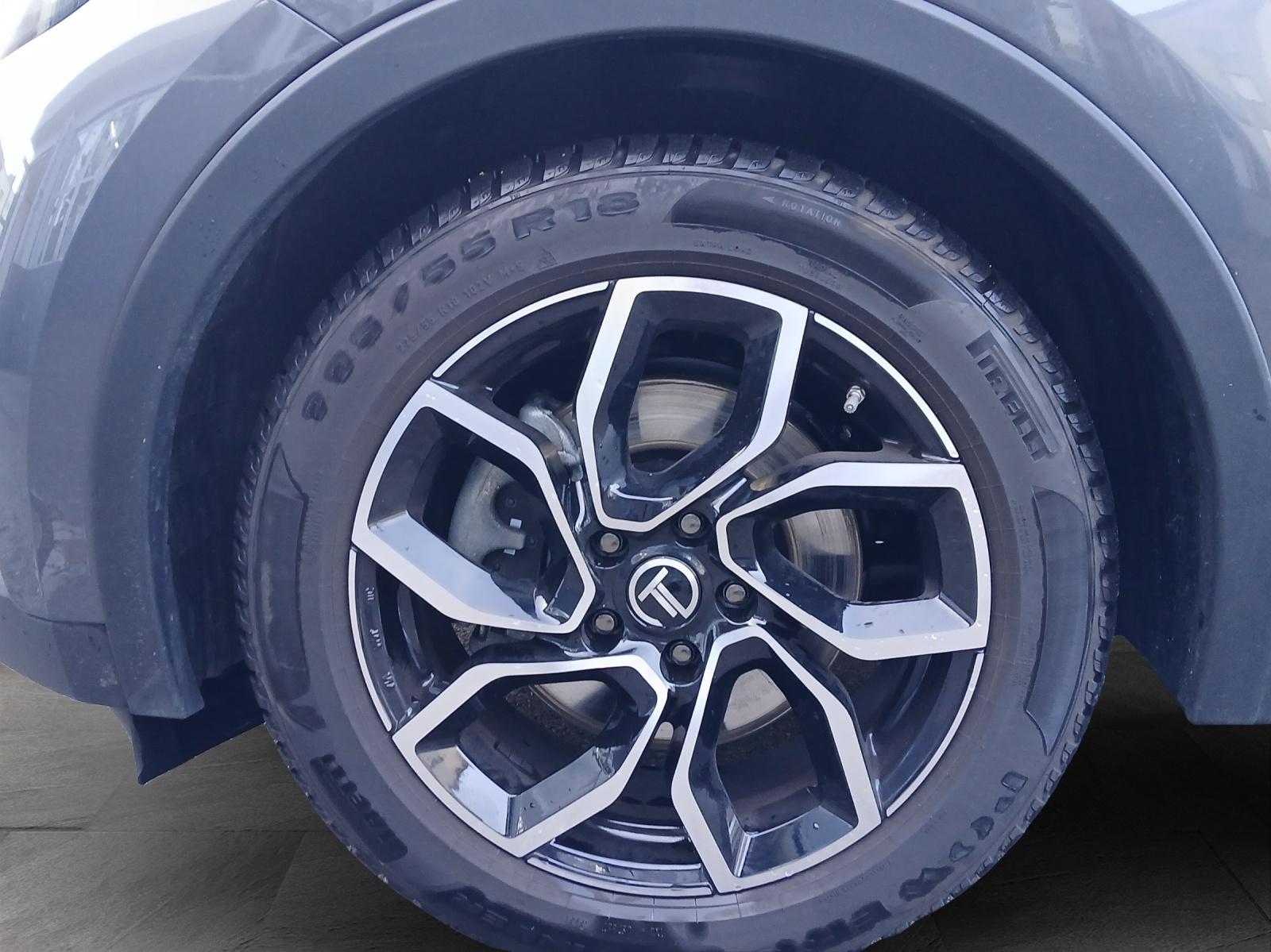 TOYOTA C-HR 2.0 PHEV Swiss Edition-image-16