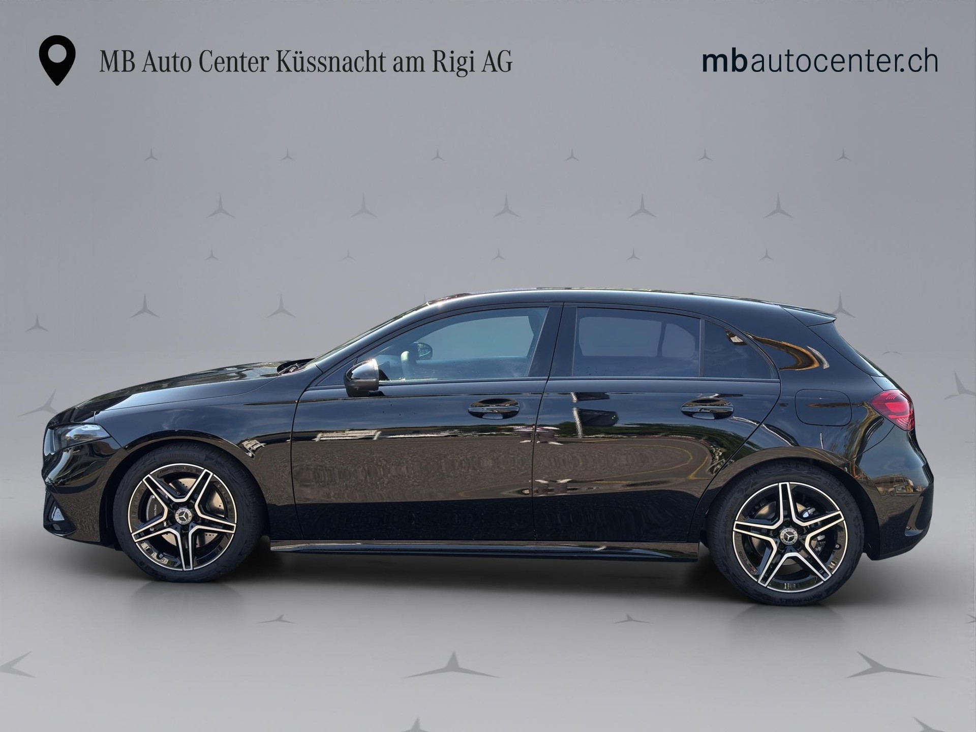 MERCEDES-BENZ A 220 d AMG Line-image-2
