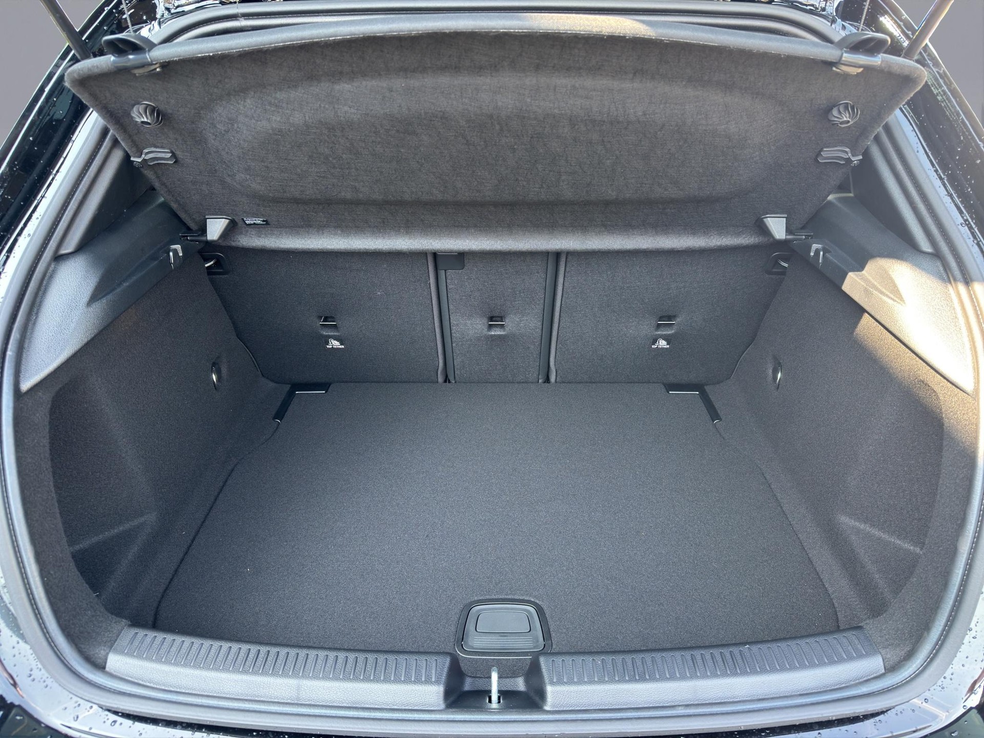 MERCEDES-BENZ A 220 d AMG Line-image-18