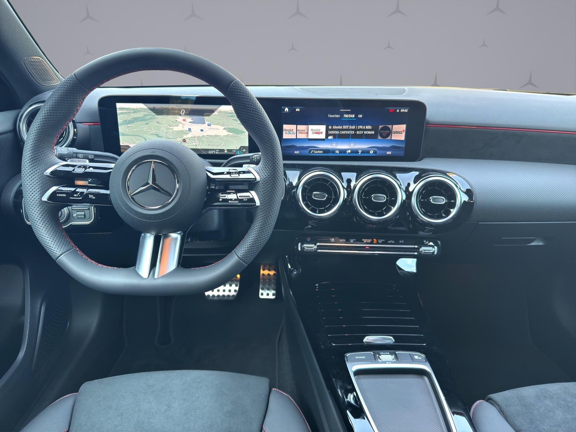 MERCEDES-BENZ A 220 d AMG Line-image-13