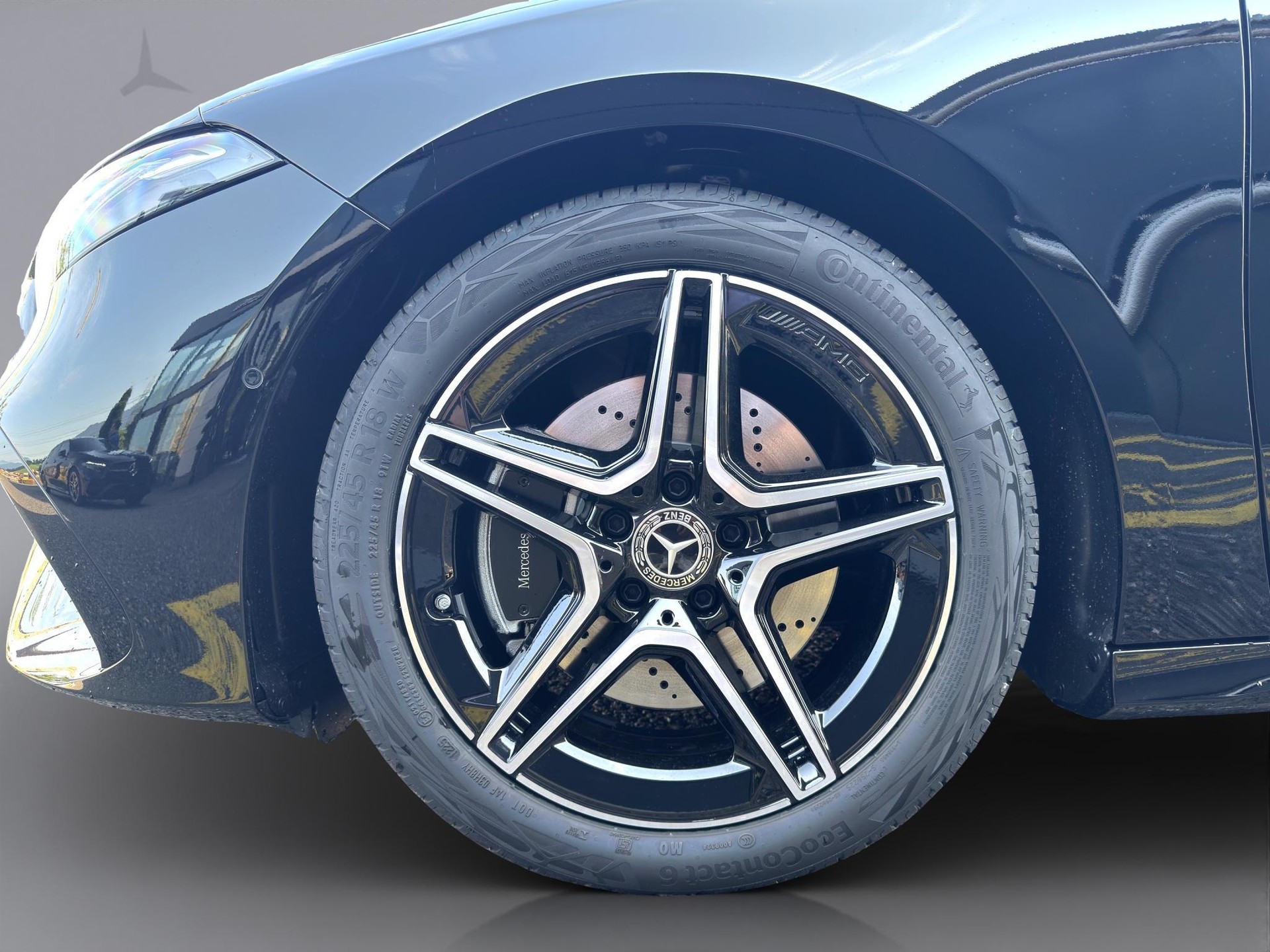 MERCEDES-BENZ A 220 d AMG Line-image-7