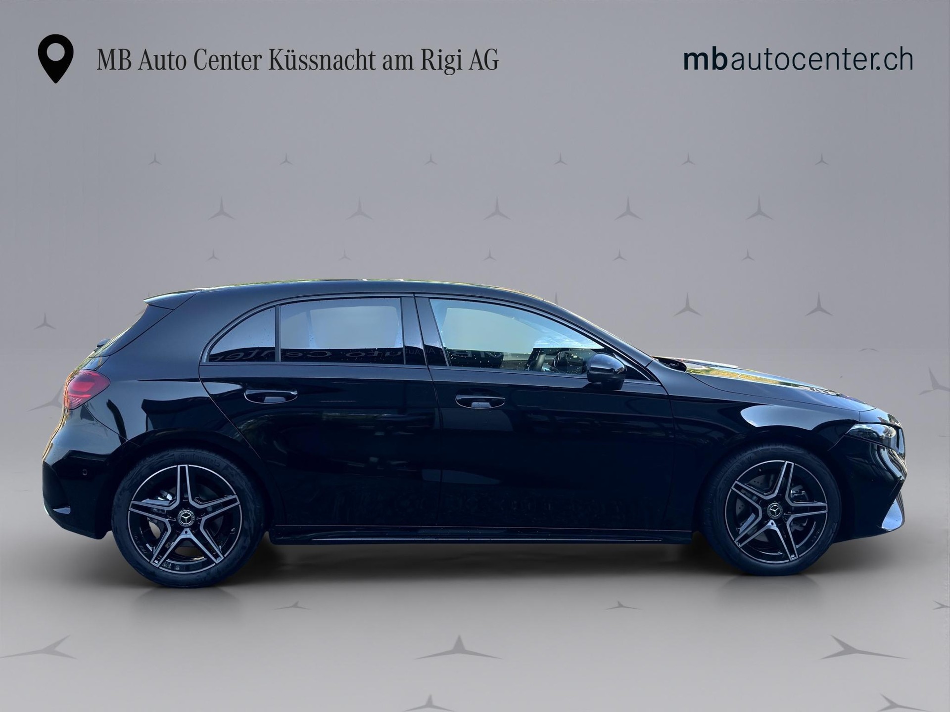 MERCEDES-BENZ A 220 d AMG Line-image-6