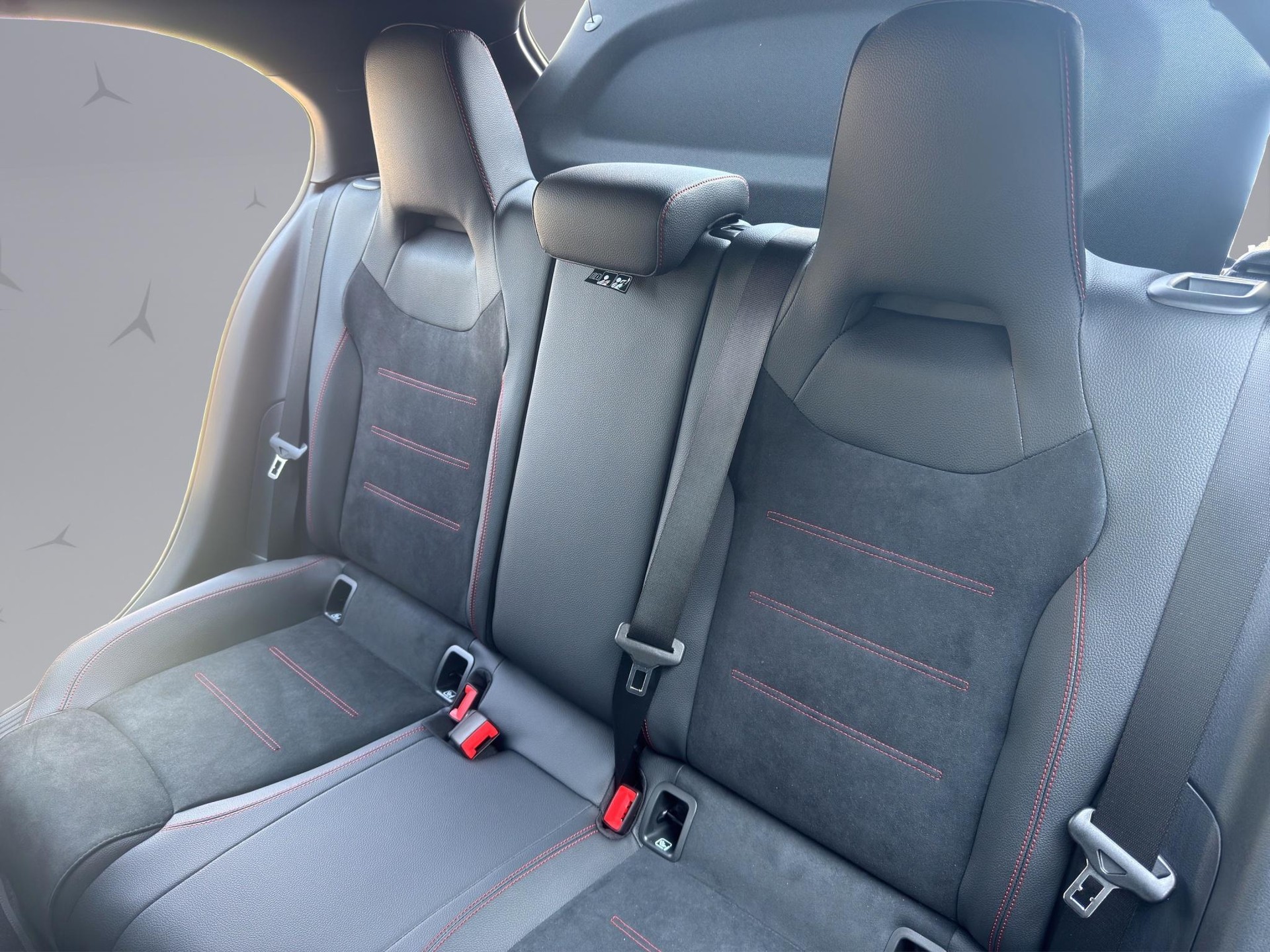 MERCEDES-BENZ A 220 d AMG Line-image-12