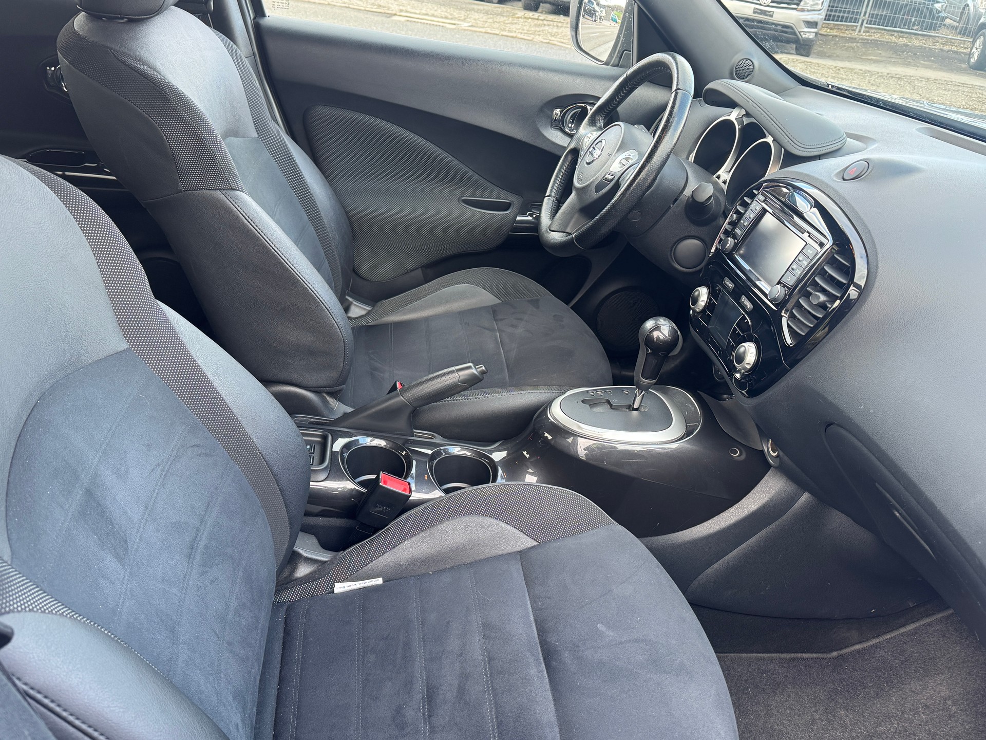 NISSAN Juke 1.6 DIG-T tekna 4x4 Xtronic M-CVT-image-6