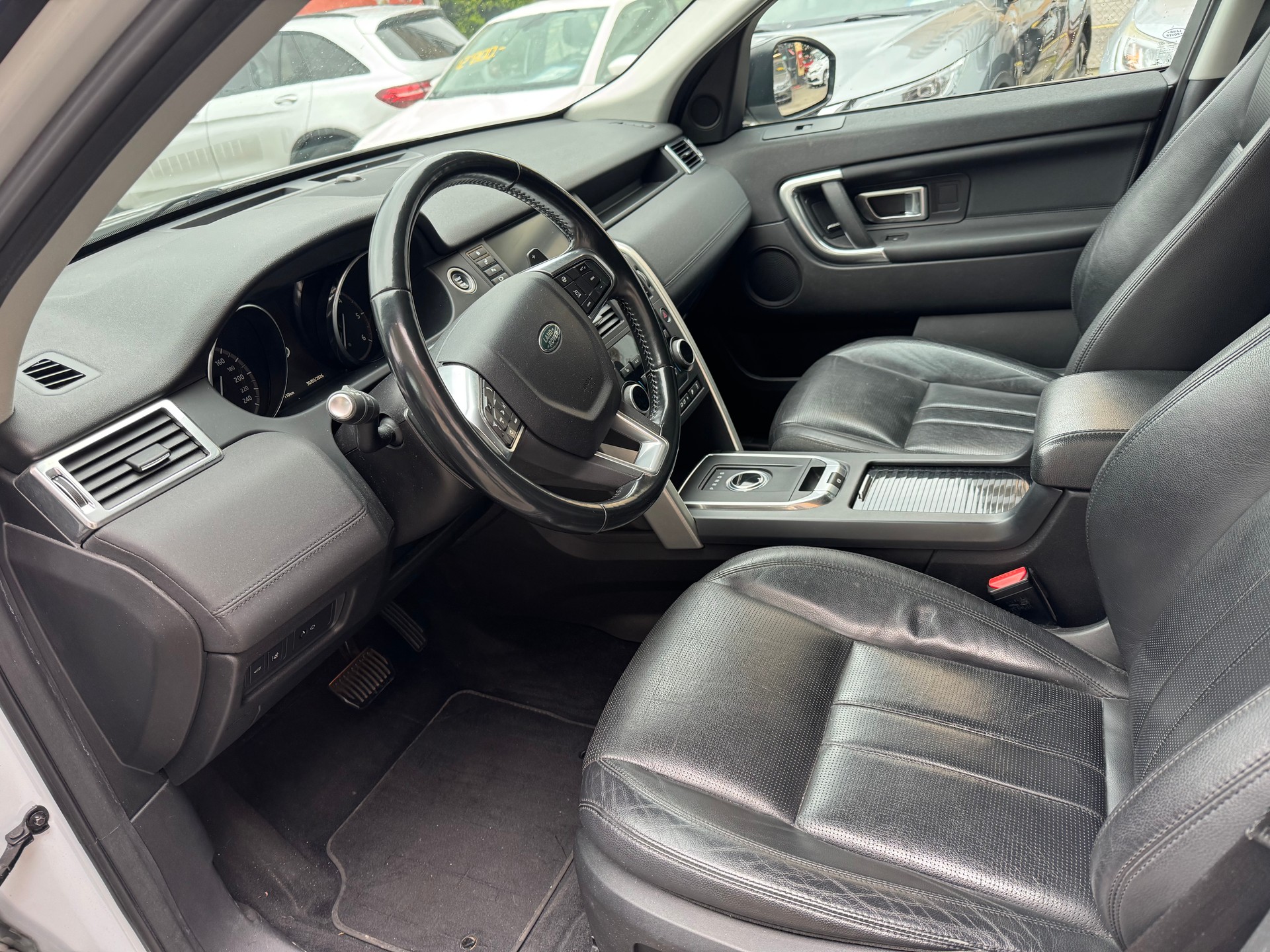 LAND ROVER Discovery Sport 2.0 TD4 HSE AT9-image-6