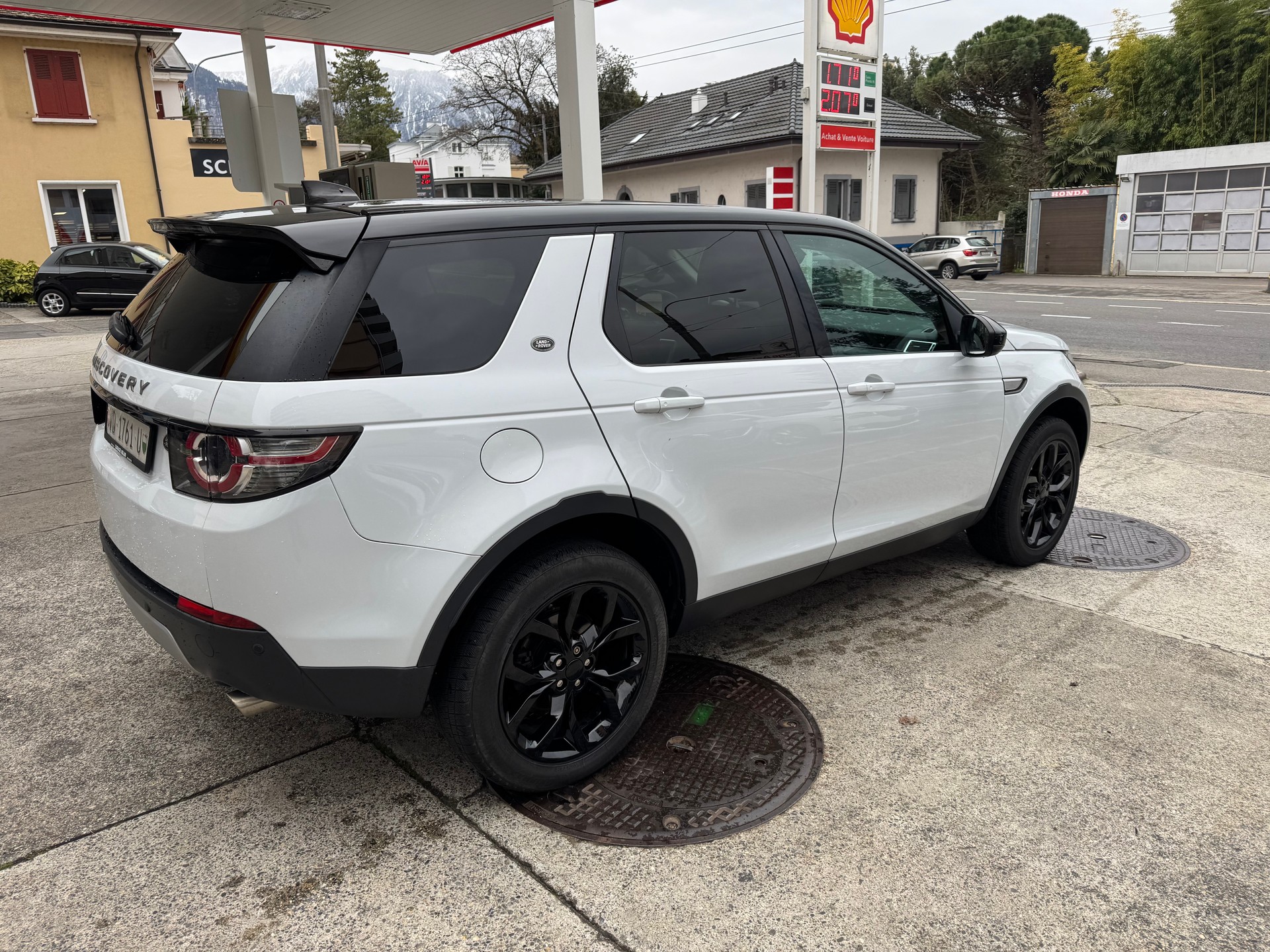 LAND ROVER Discovery Sport 2.0 TD4 HSE AT9-image-2