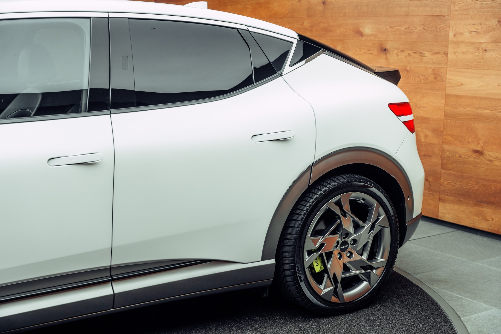 GENESIS GV60 77.4 kWh Sport Plus AWD-image-21