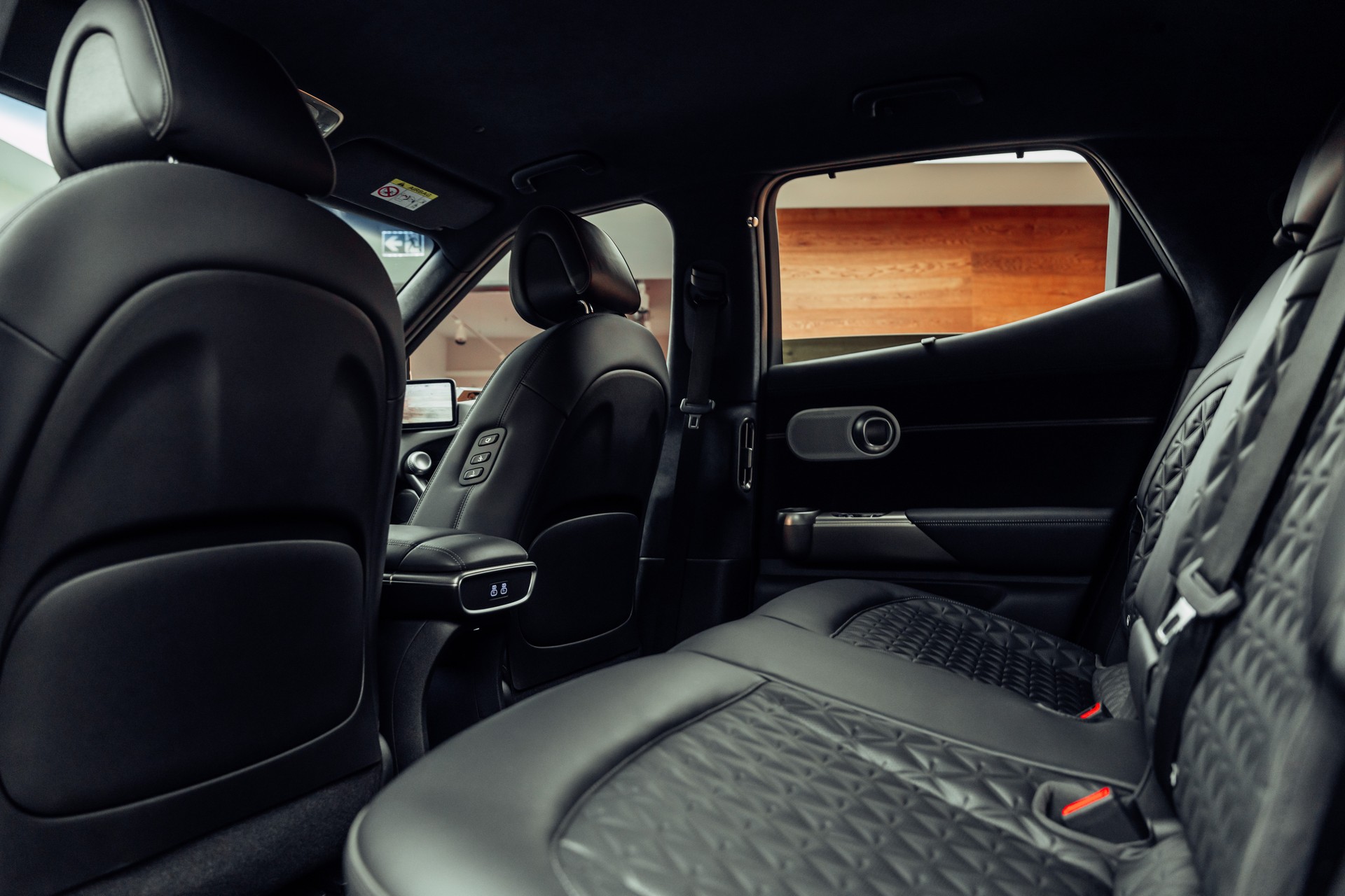 GENESIS GV60 77.4 kWh Sport Plus AWD-image-8