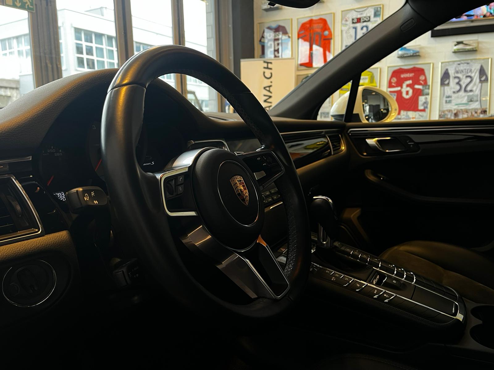 PORSCHE Macan S Diesel-image-13