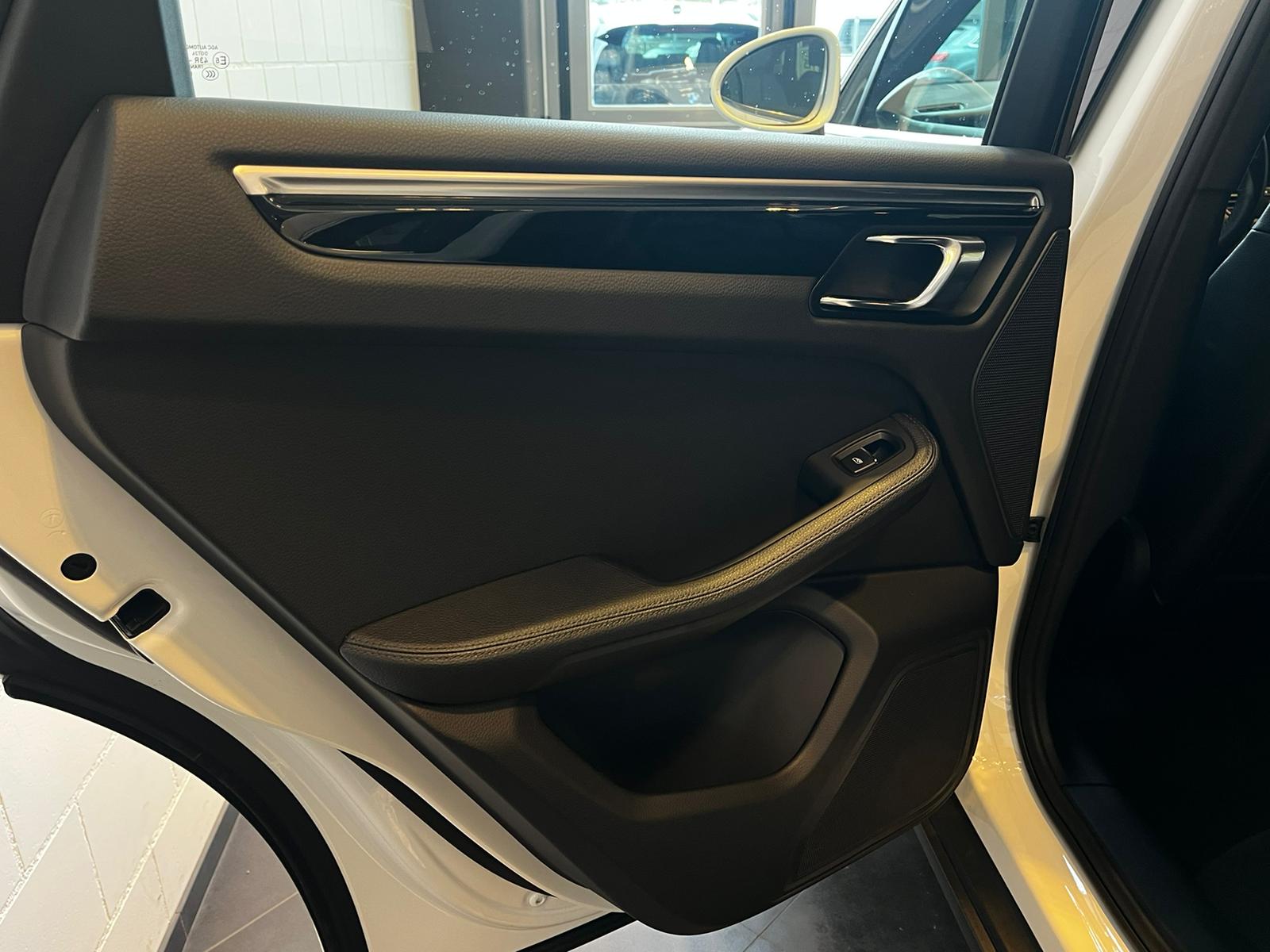 PORSCHE Macan S Diesel-image-21