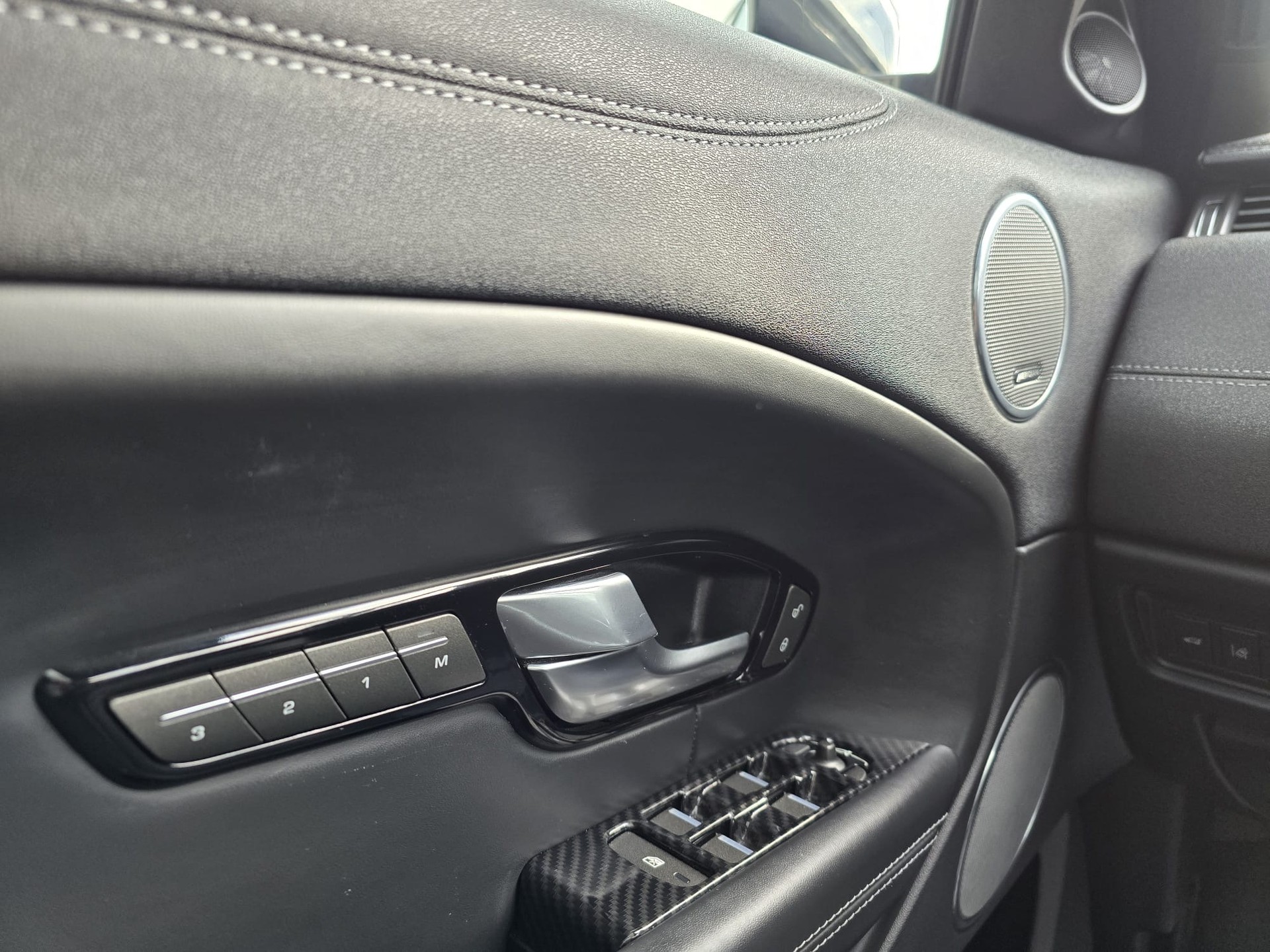LAND ROVER Range Rover Evoque 2.0 Si4 HSE Dynamic AT9-image-18