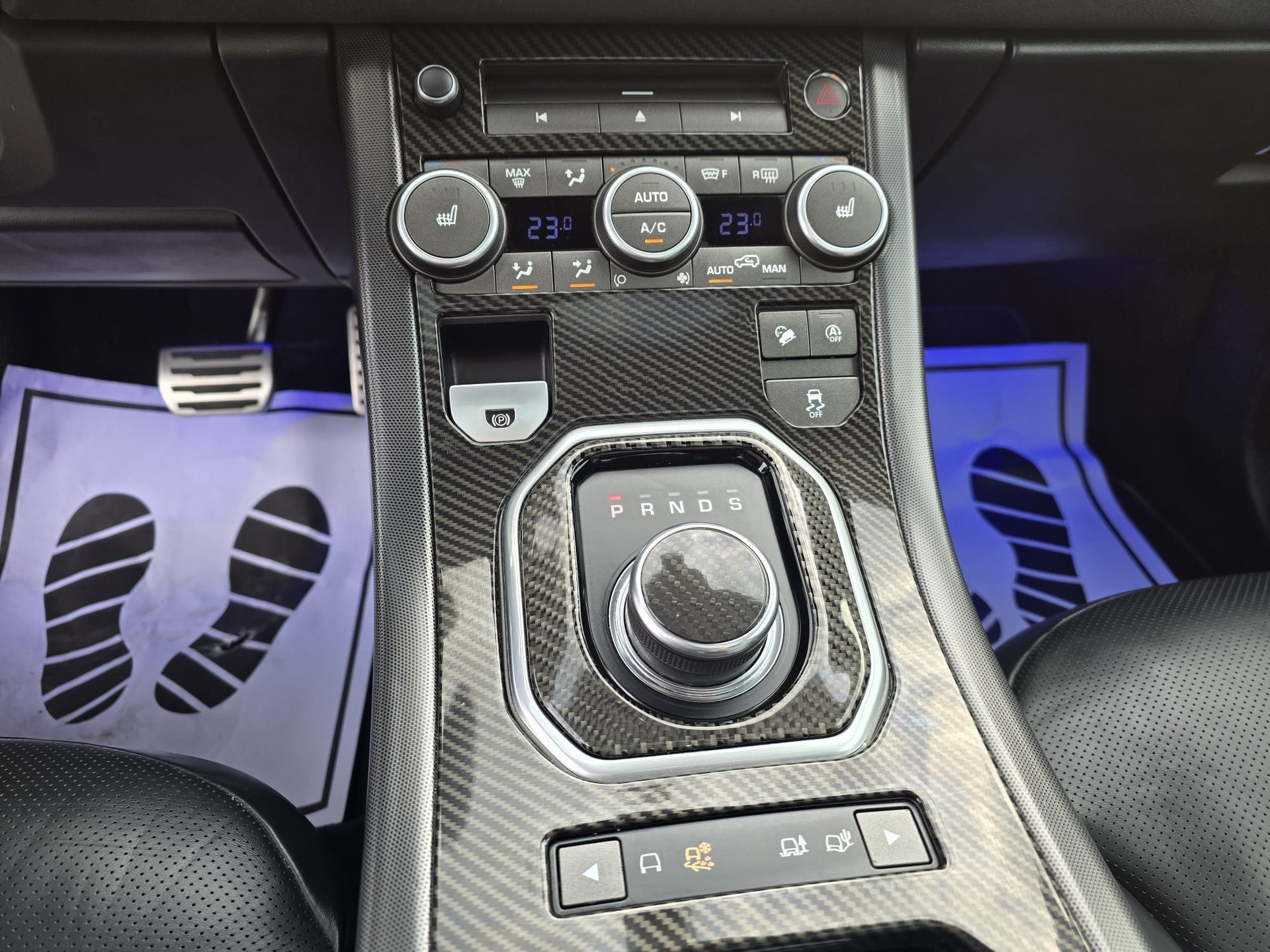 LAND ROVER Range Rover Evoque 2.0 Si4 HSE Dynamic AT9-image-15