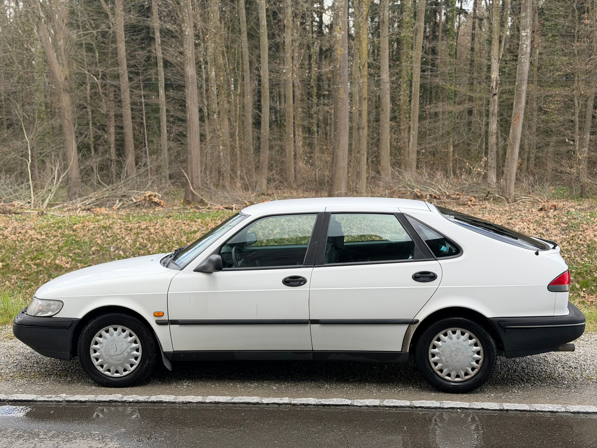 SAAB 900 S 2.0i-16-image-6