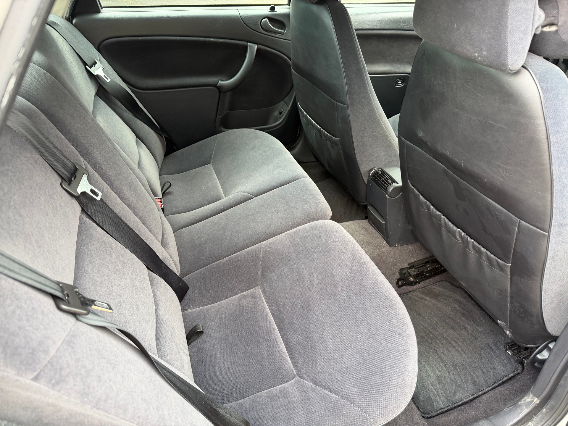 SAAB 900 S 2.0i-16-image-10