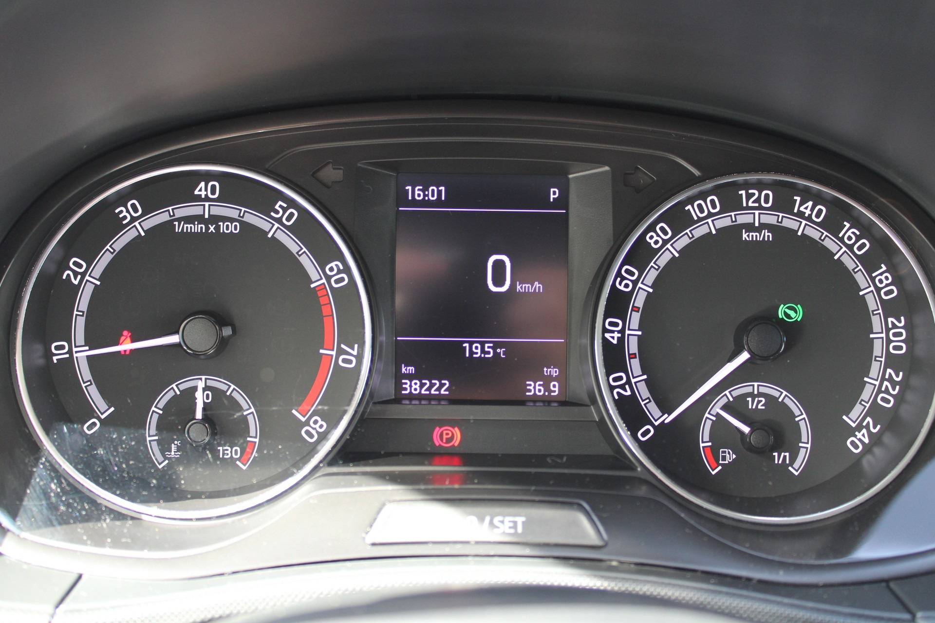 SKODA Fabia Combi 1.0 TSI Ambition DSG-image-18