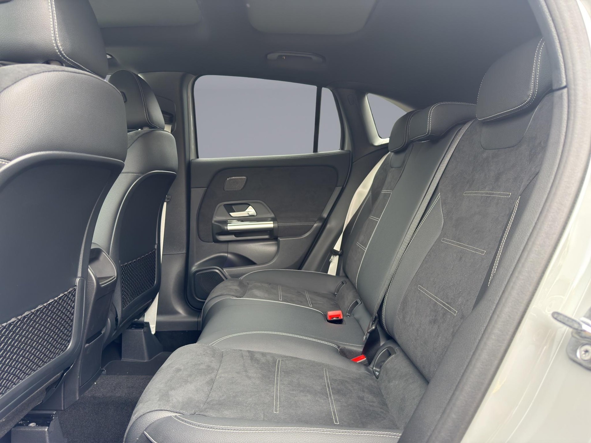 MERCEDES-BENZ GLA 220 d Swiss Star AMG Line 4matic-image-12