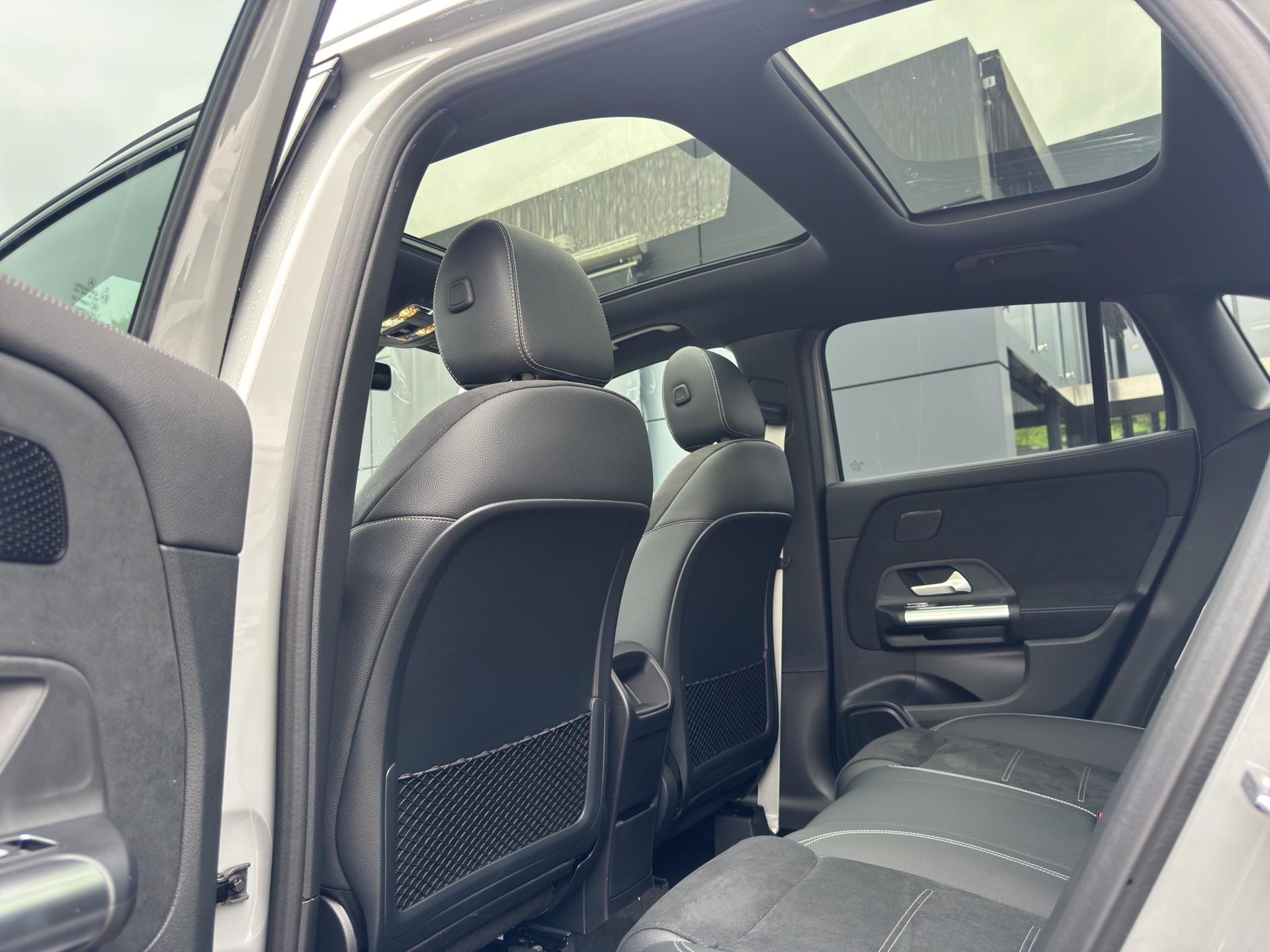 MERCEDES-BENZ GLA 220 d Swiss Star AMG Line 4matic-image-23