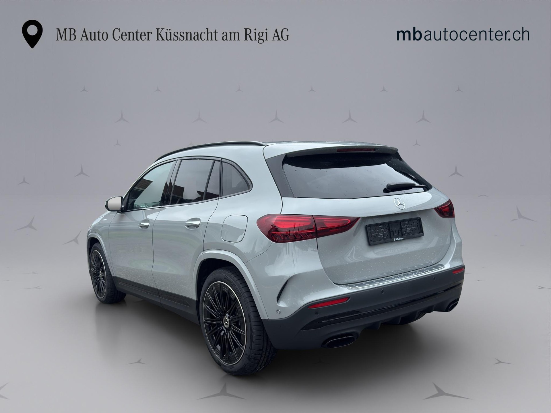 MERCEDES-BENZ GLA 220 d Swiss Star AMG Line 4matic-image-4