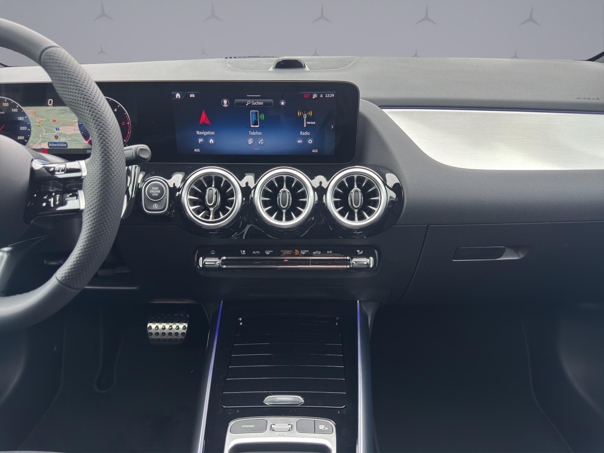 MERCEDES-BENZ GLA 220 d Swiss Star AMG Line 4matic-image-14