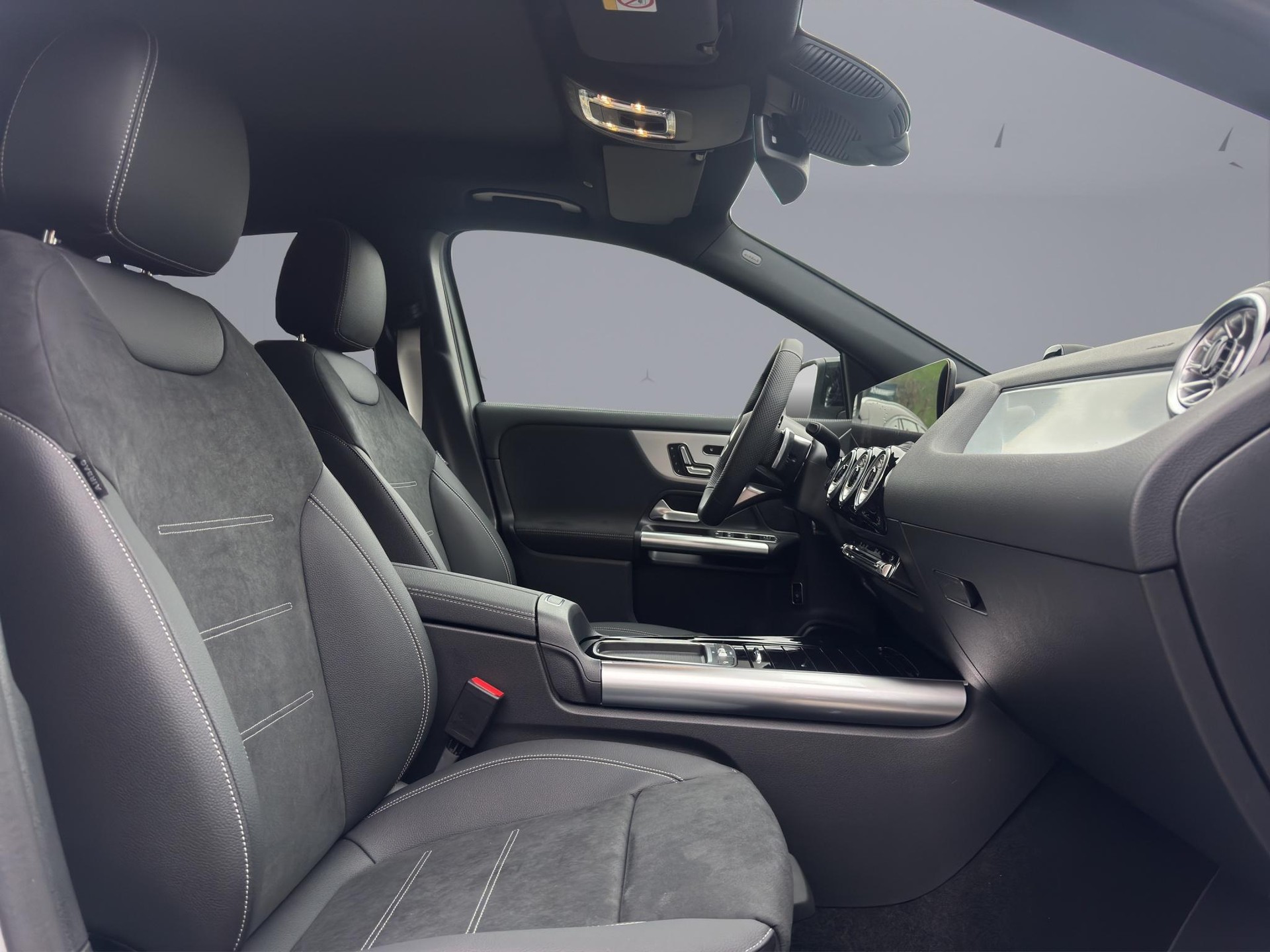 MERCEDES-BENZ GLA 220 d Swiss Star AMG Line 4matic-image-16