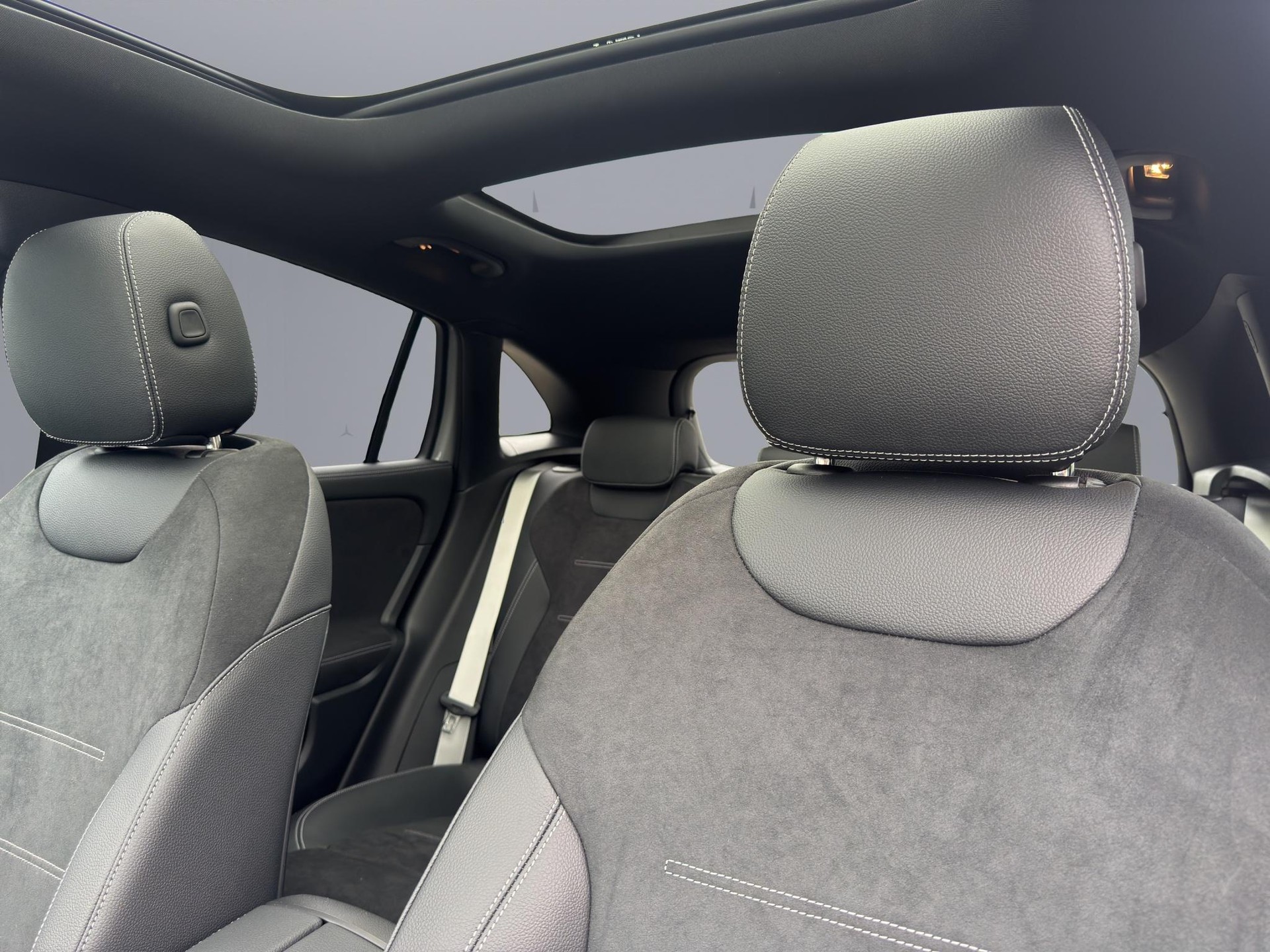 MERCEDES-BENZ GLA 220 d Swiss Star AMG Line 4matic-image-20