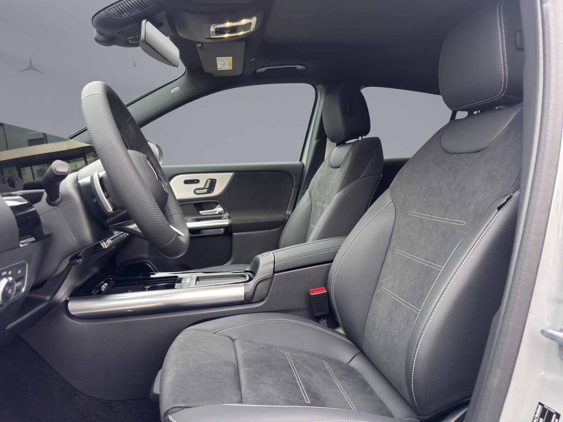 MERCEDES-BENZ GLA 220 d Swiss Star AMG Line 4matic-image-9